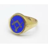 A 9ct gold and blue enamel Masonic swivel ring, 7.