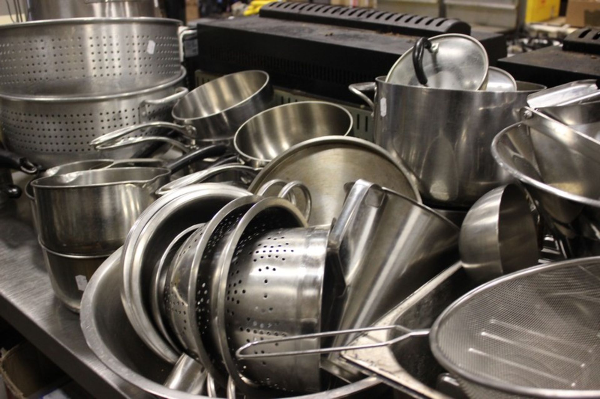 A quantity of catering to include pots, pans and accessories. - Image 3 of 4