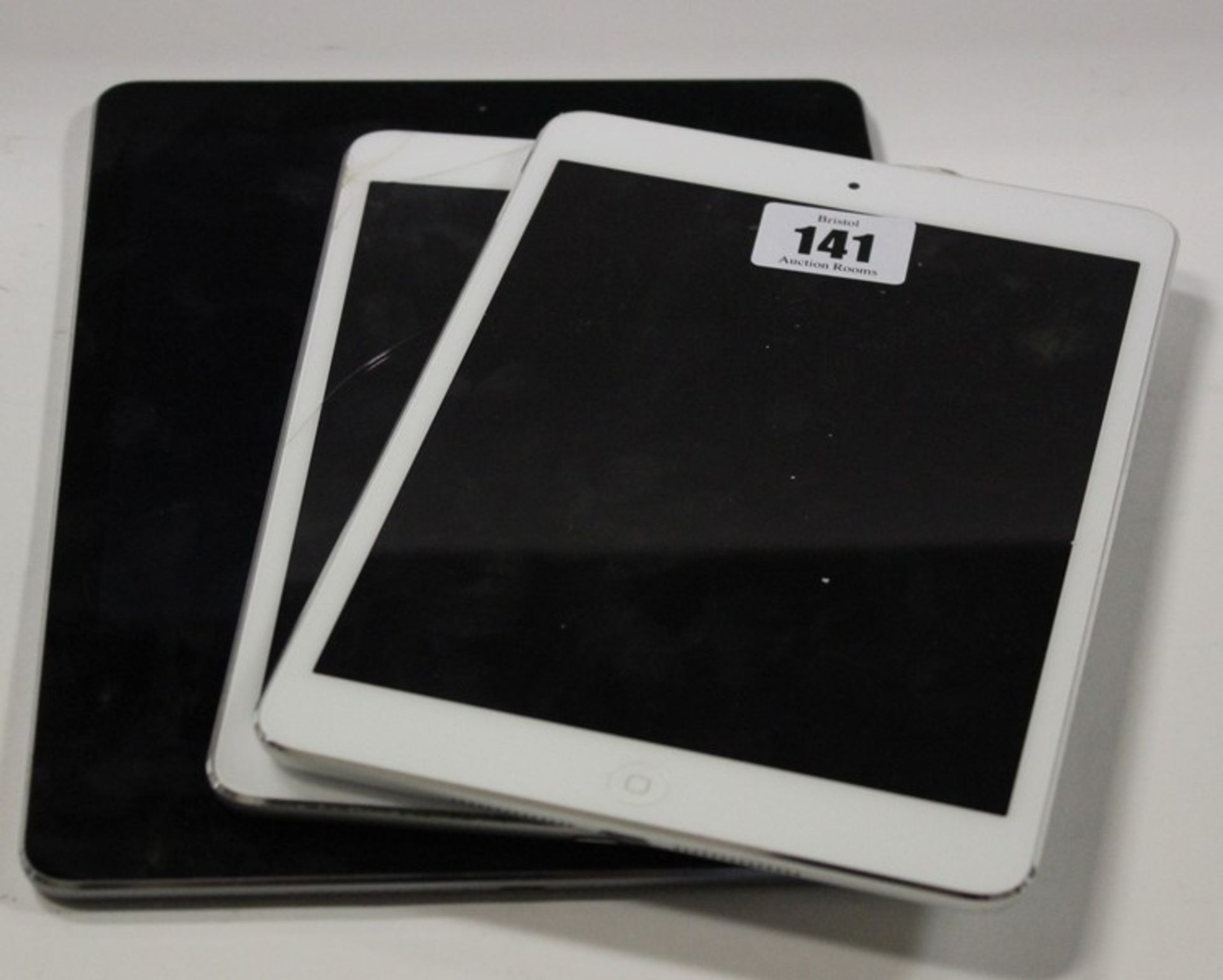 An iPad Air 2 A1566 serial: DMPNN05JG5W1 (Activation locked) and two iPad Mini 2 A1489 serial: