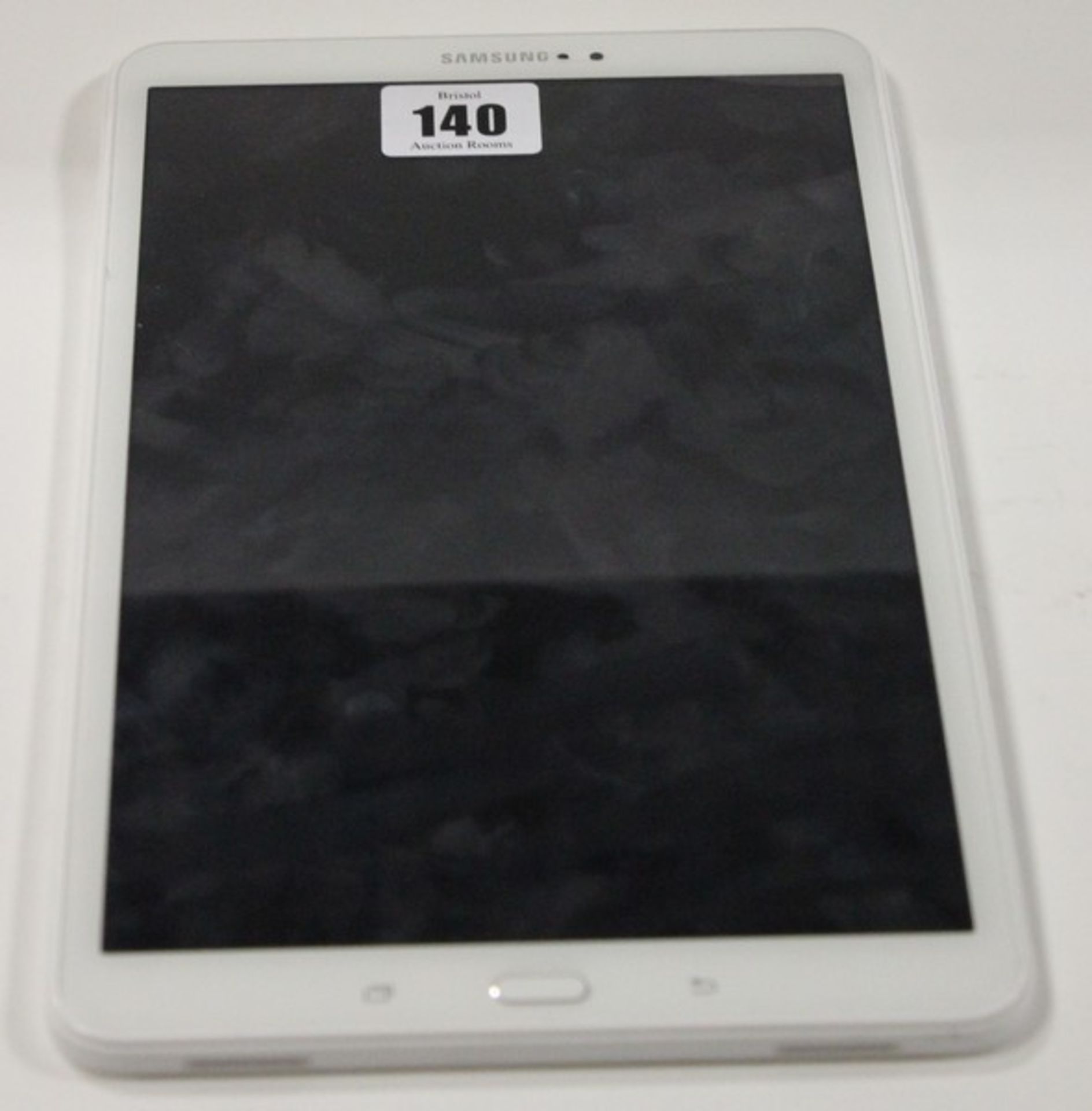 A Samsung Galaxy Tab A 2016 SM-T580 serial: R52J21JL2AH.