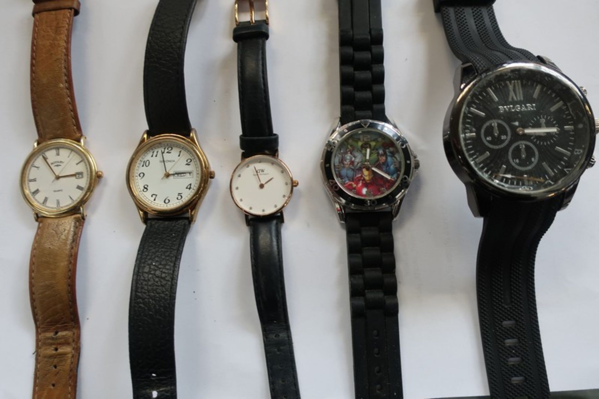 A large collection of mainly gentlemen's watches. - Image 3 of 3