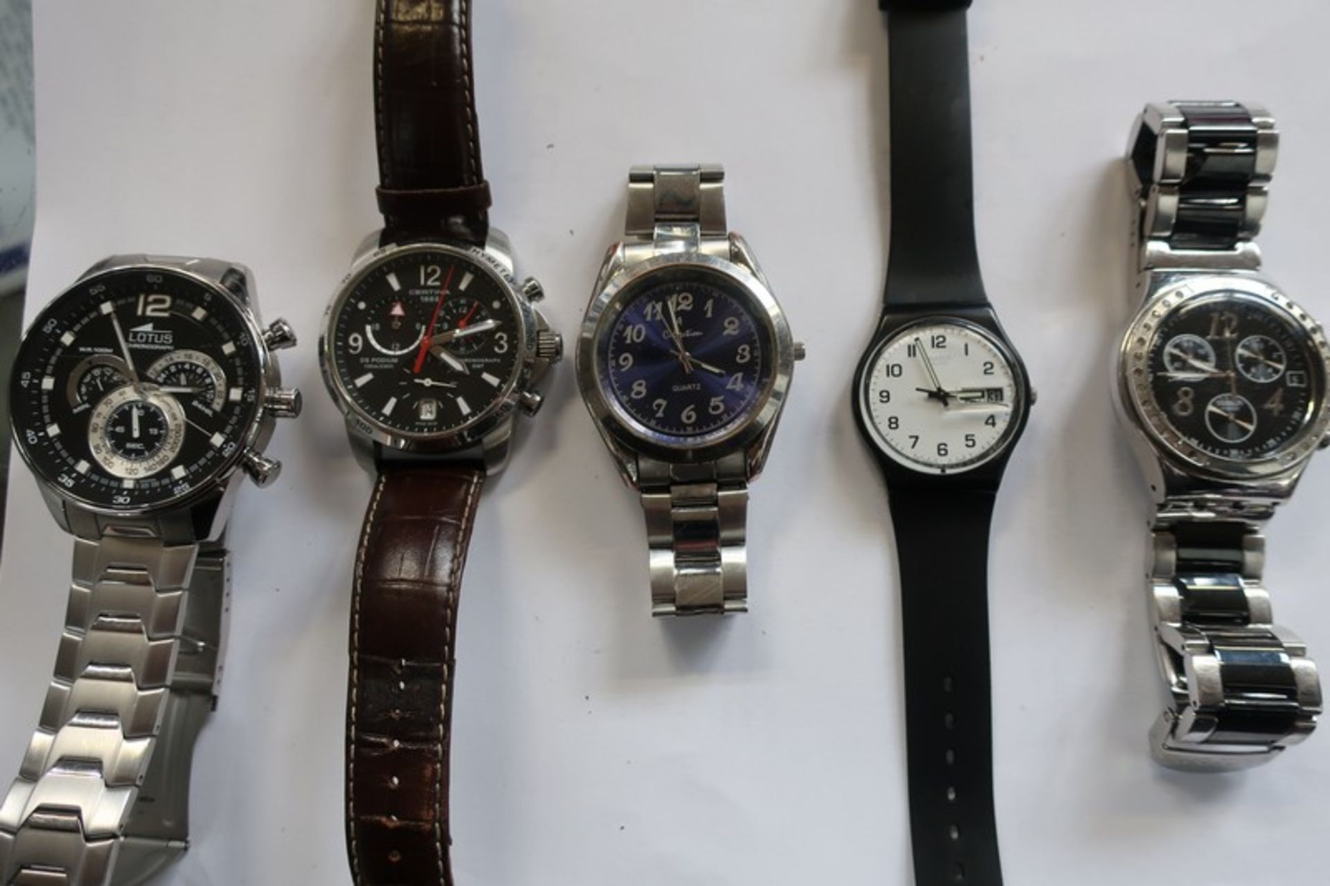 A large collection of mainly gentlemen's watches. - Image 2 of 3