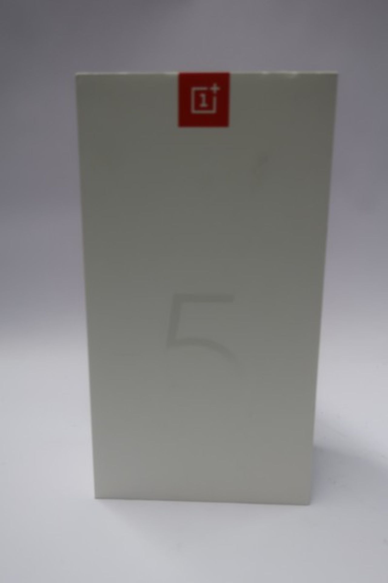 A boxed as new OnePlus 5T A5010 64GB dual sim smartphone (IMEI: 868717038815650 / 868717038815643).