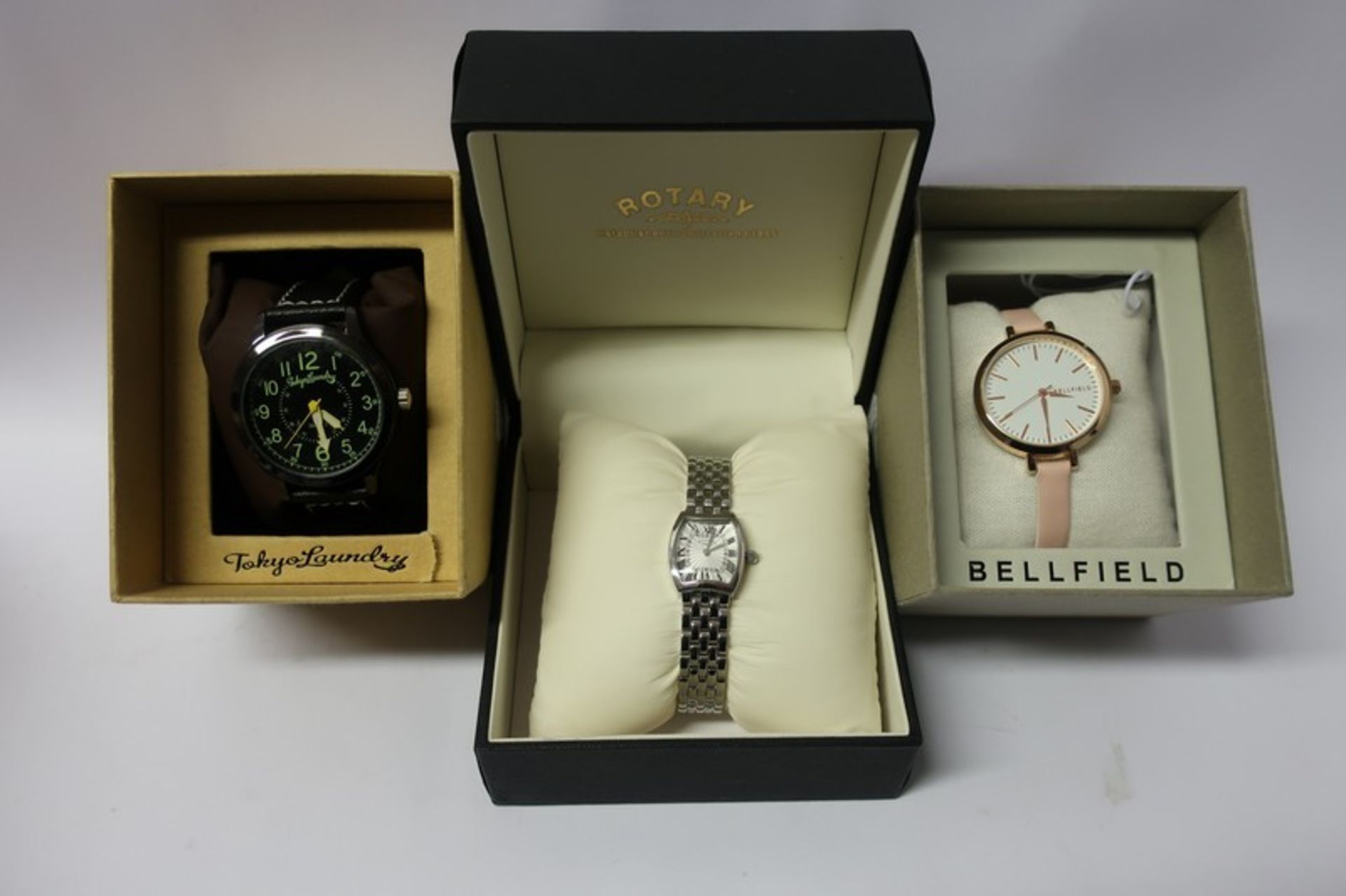 Assorted jewellery and watches to include new examples together with a pre-owned fashion purse. - Image 3 of 4