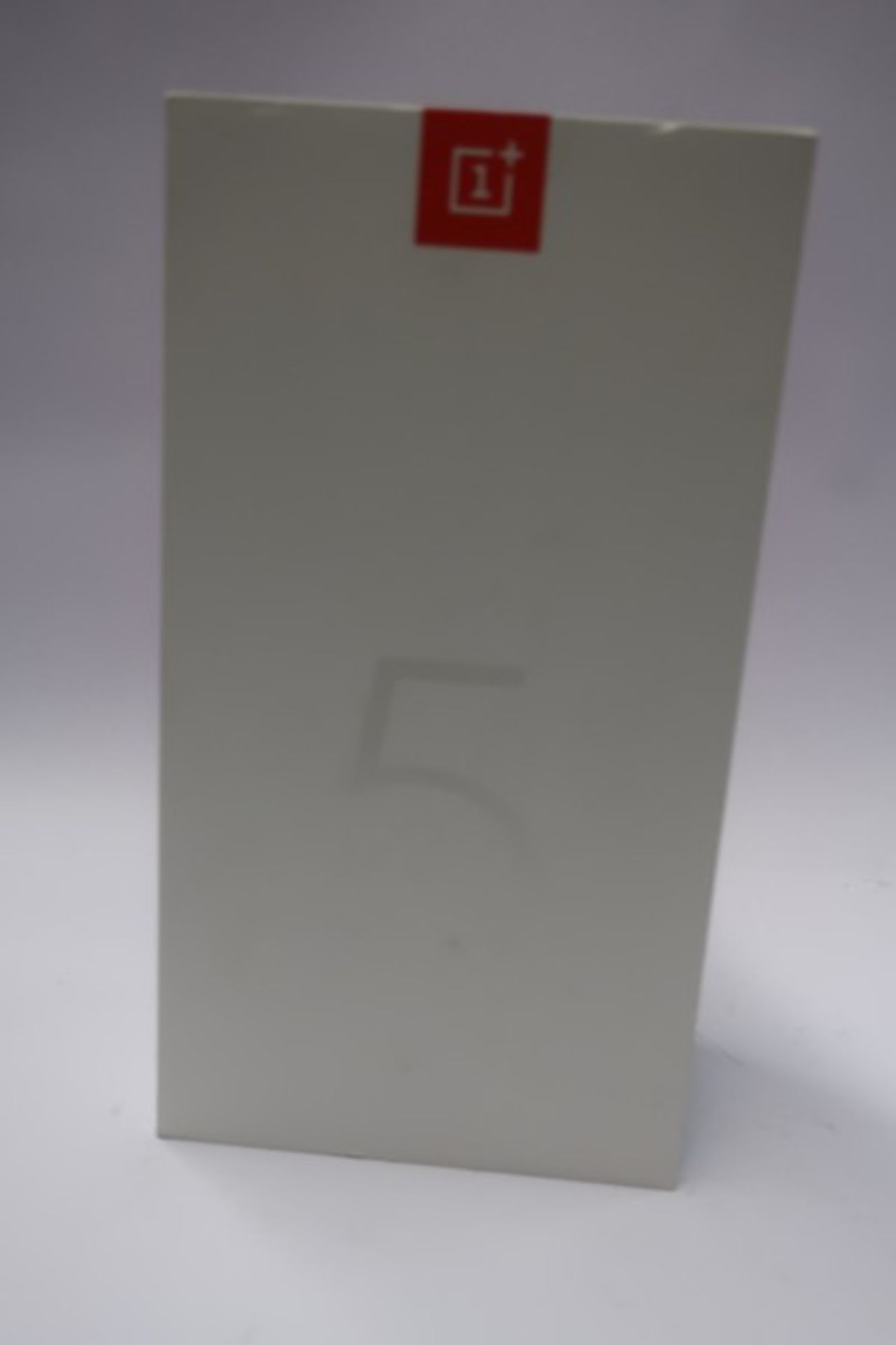 A boxed as new OnePlus 5T A5010 64GB dual sim smartphone (IMEI: 868717038753893 / 868717038753885).