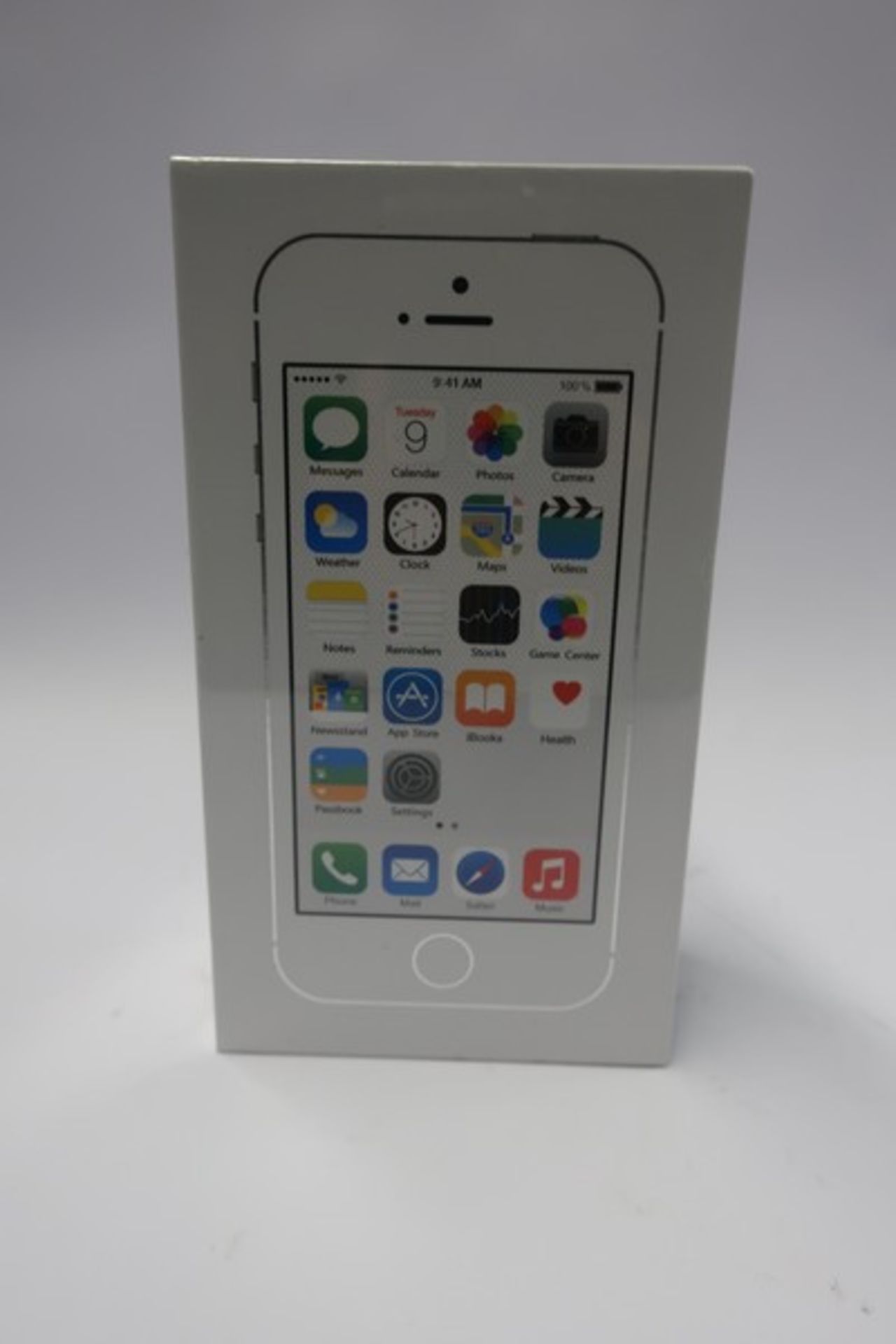 A boxed as new Apple iPhone 5s A1533 32GB in Silver (IMEI: 352008061152341) (Box sealed).