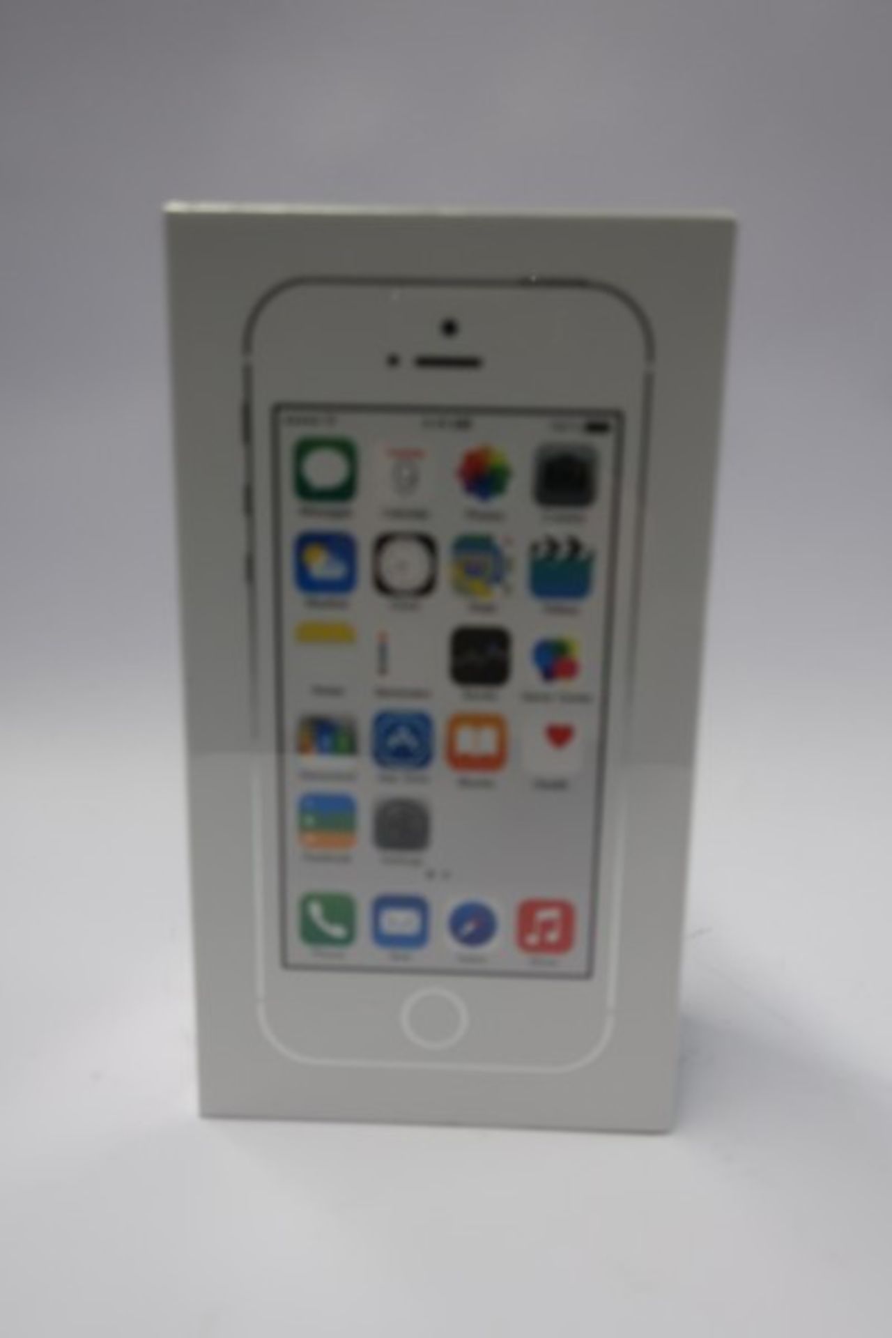A boxed as new Apple iPhone 5s A1533 32GB in Silver (IMEI: 013966007023291) (Box sealed).