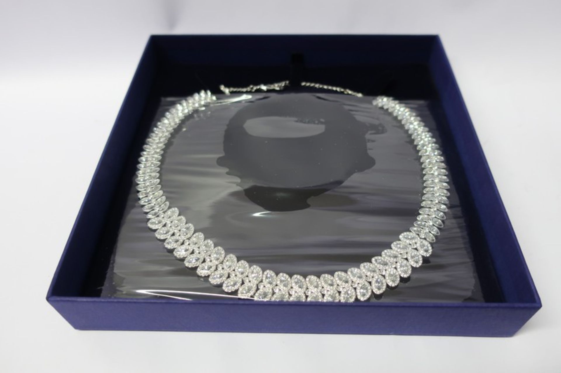 A Swarovski baron all-around crystal necklace (5117678).