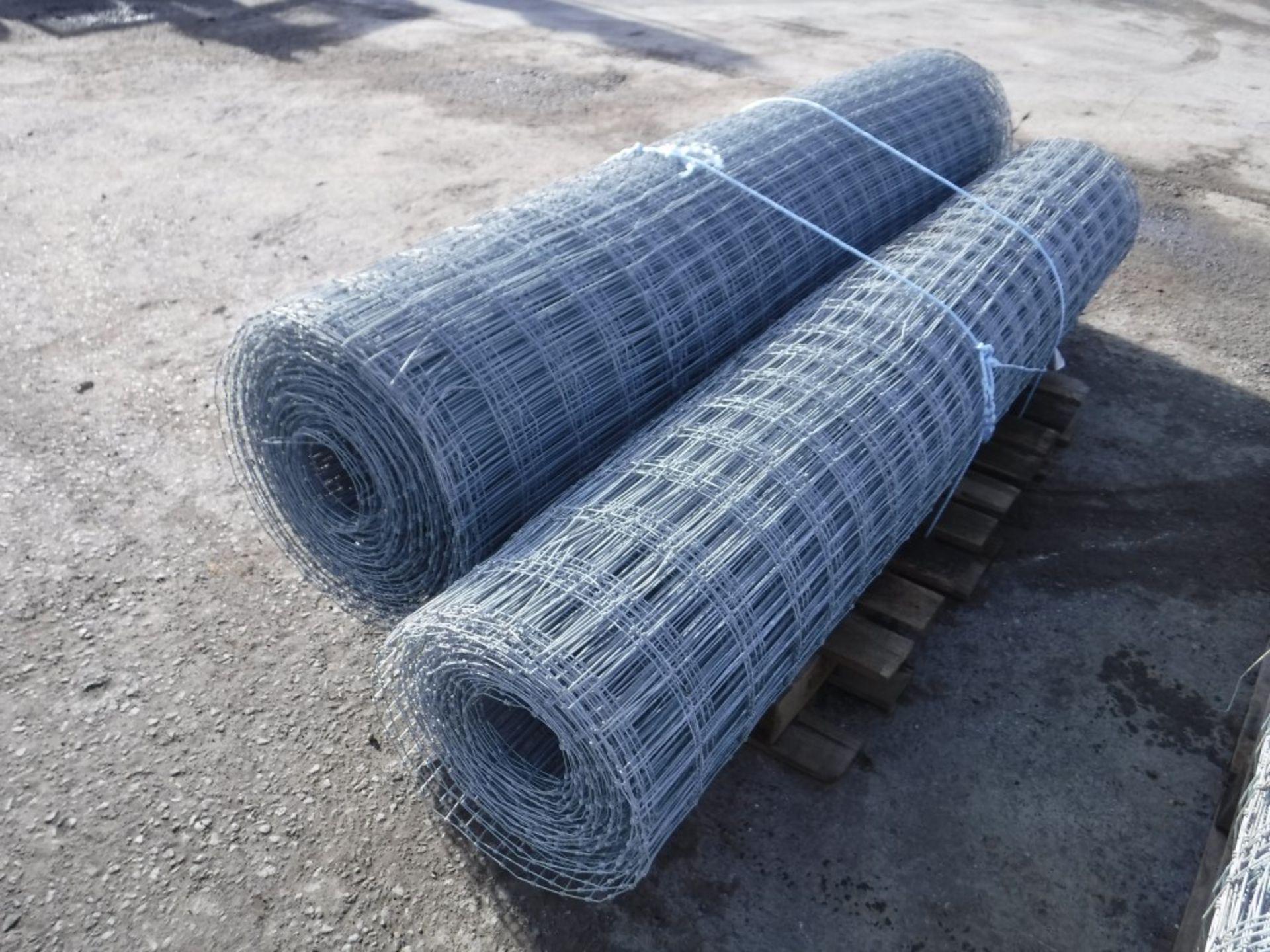 2 ROLLS 7'8" NETTING [NO VAT]