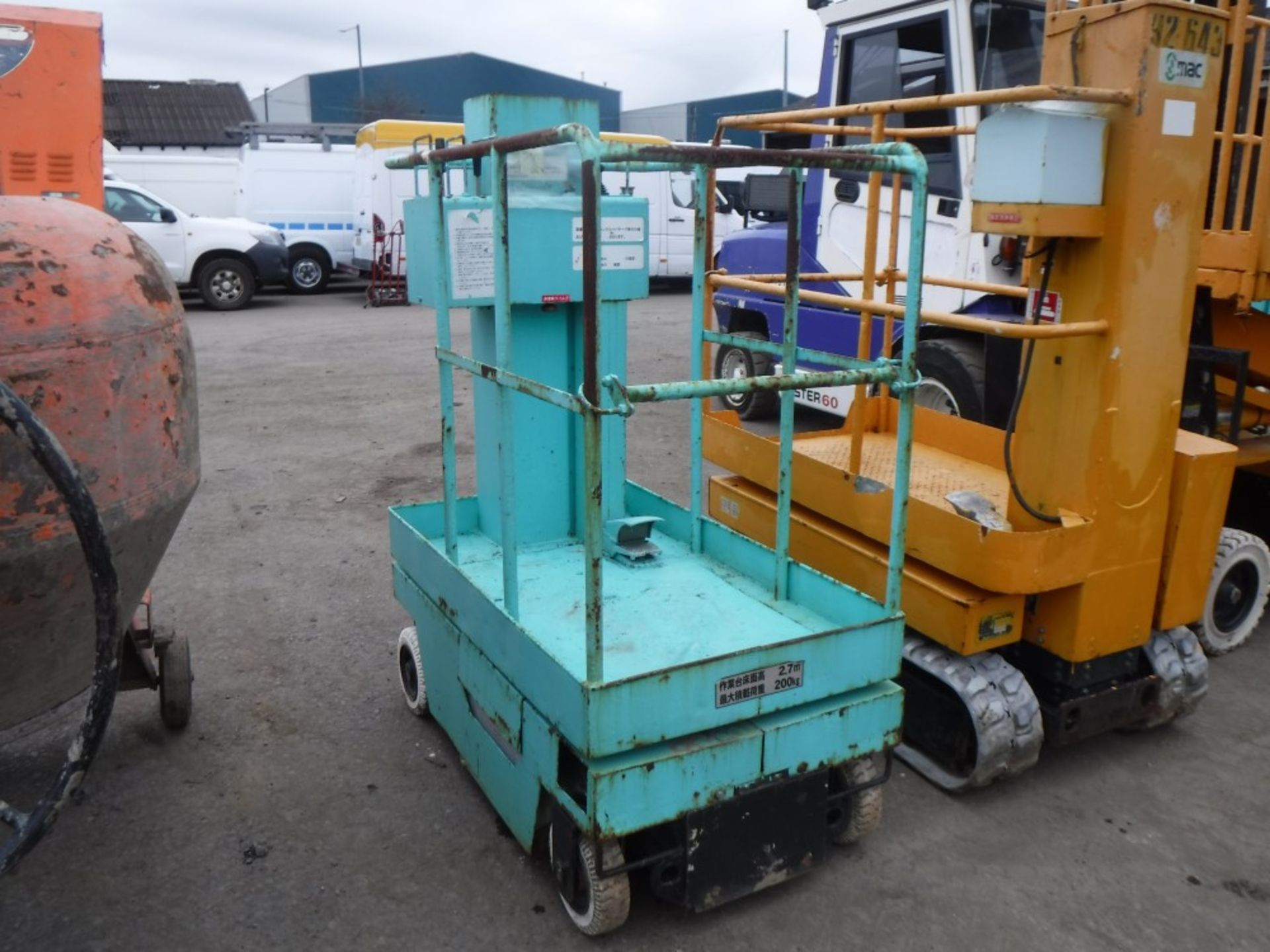 AICHI 3M WHEELED COLUMN LIFT (NO KEYS) [+ VAT]