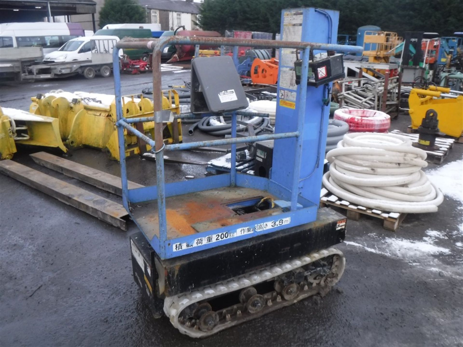 AICHI 3.8M TRACKED LIFT [3889] [+ VAT]