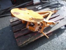 TURN TABLE & TOW HITCH [NO VAT]