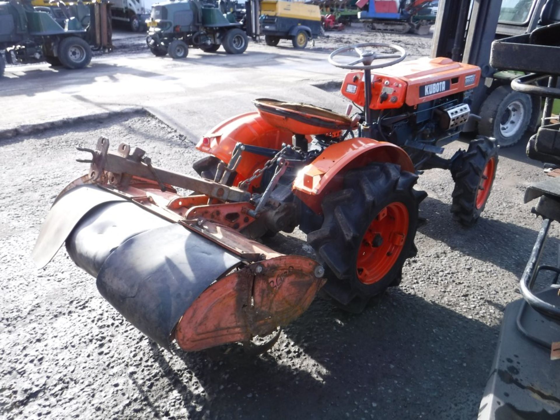 KUBOTA B6000 4WD TRACTOR & ROTOVATOR [+ VAT] - Image 4 of 4