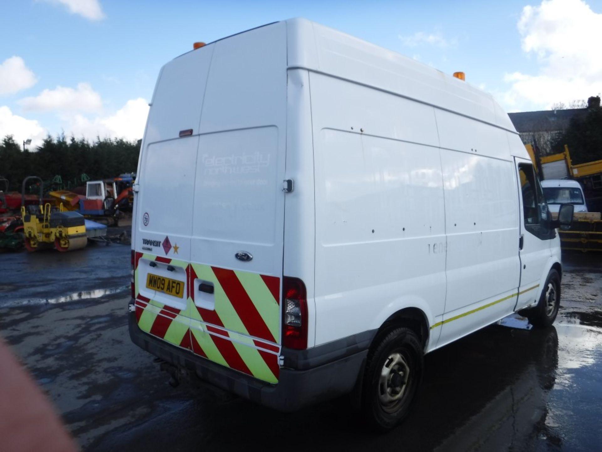 09 reg FORD TRANSIT 115 T350M RWD (DIRECT ELECTRICITY NW) 1ST REG 08/09, TEST 06/18, 120573M, V5 - Image 4 of 5