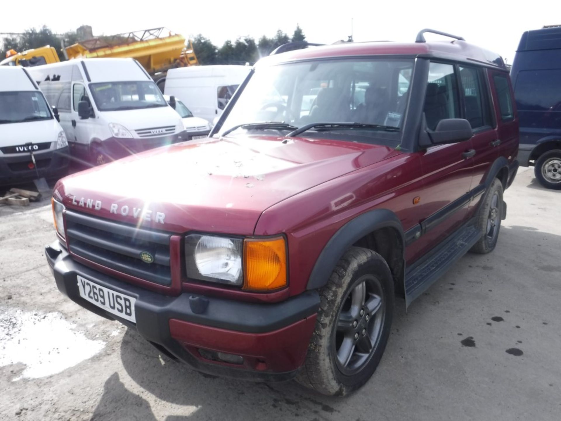 Y reg LANDROVER DISCOVERY TD5, 1ST REG 04/01, TEST 12/18, 115699M NOT WARRANTED, V5 HERE, 5 FORMER - Image 2 of 5