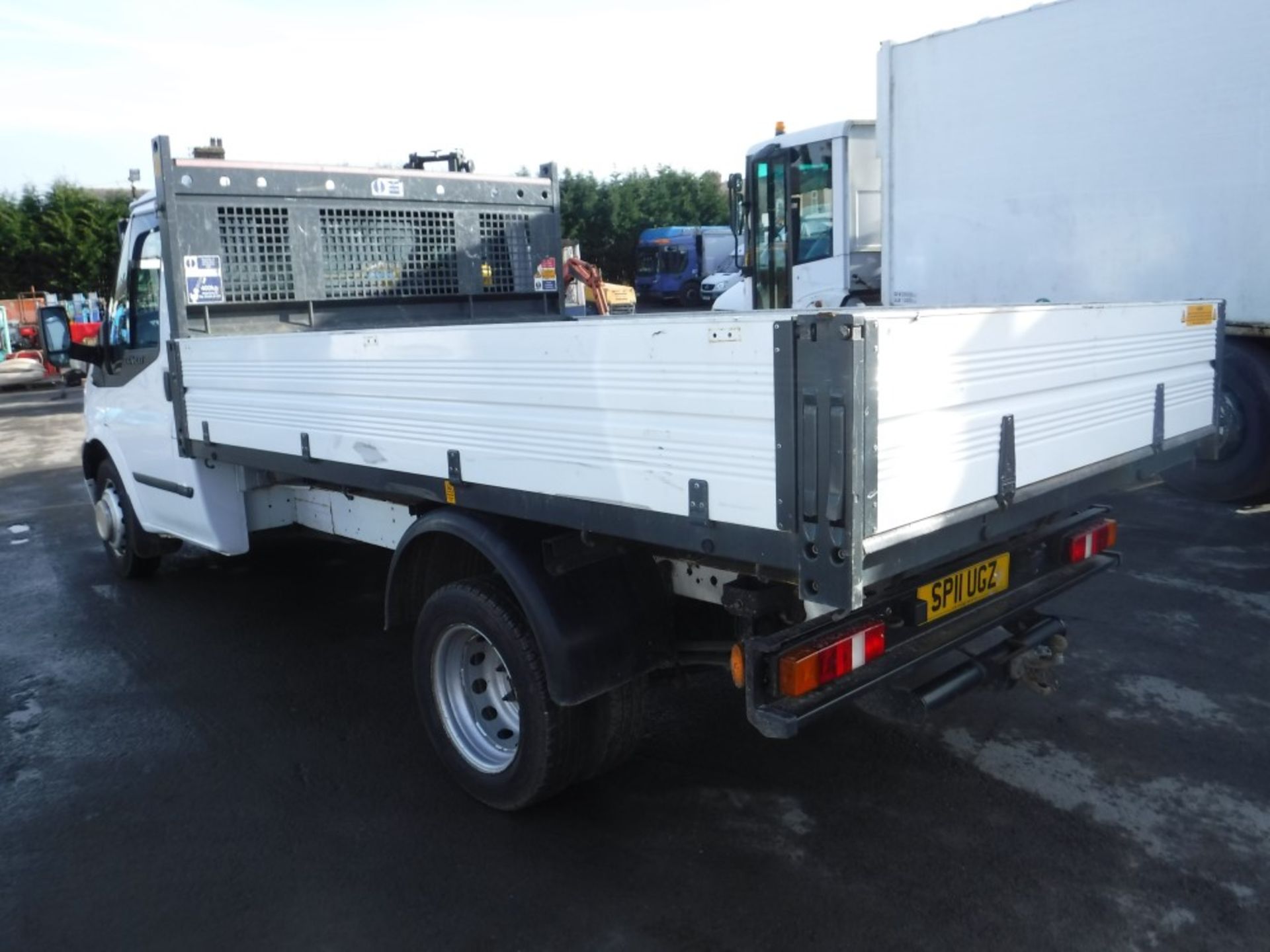 11 reg FORD TRANSIT 115 T330S LTD RWD TIPPER, 1ST REG 03/11, TEST 08/18, MILEAGE NOT DISPLAYED, V5 - Image 3 of 5