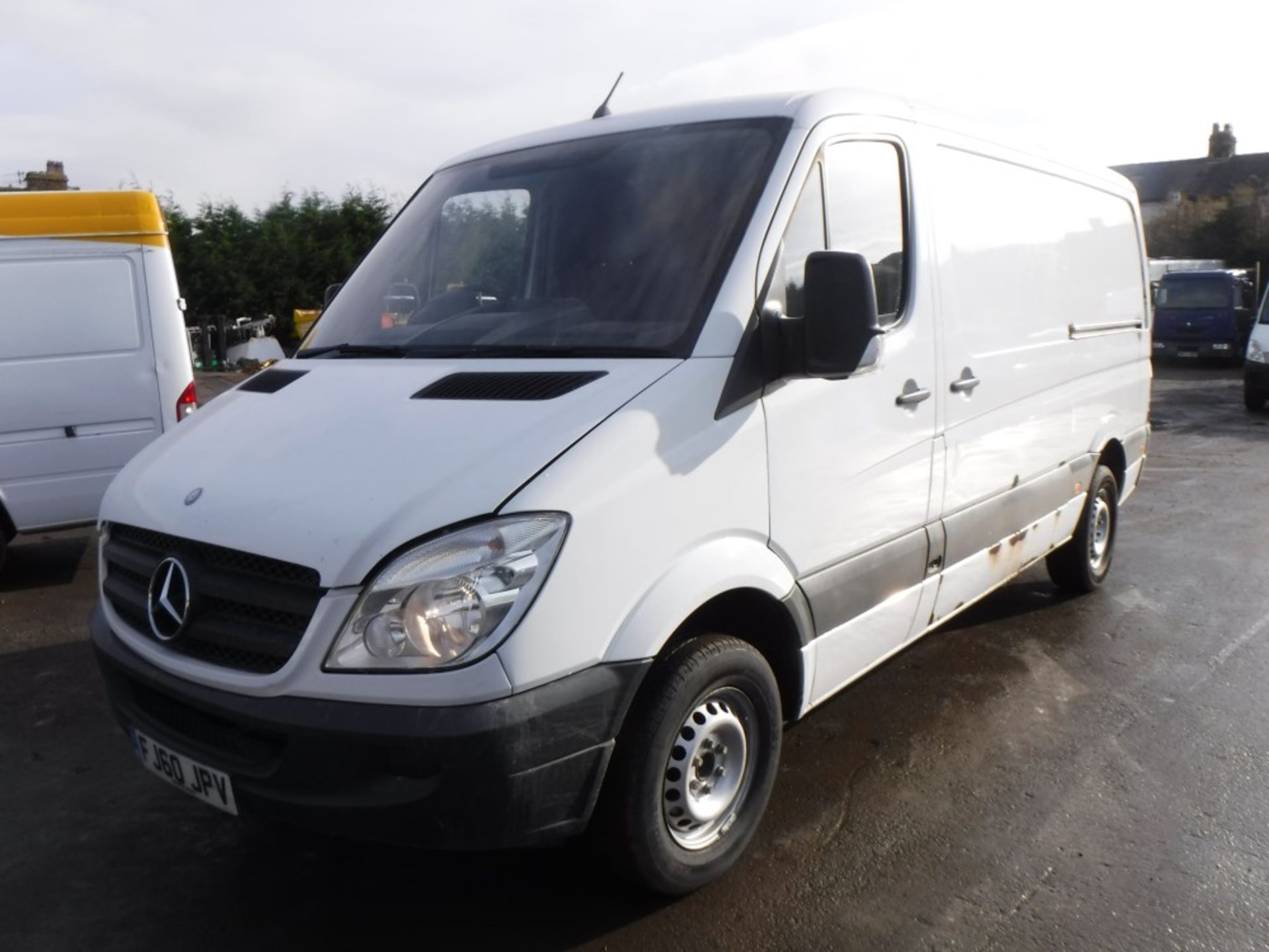 60 reg MERCEDES SPRINTER 209 CDI MWB, 1ST REG 09/10, MILEAGE NOT DISPLAYED, V5 HERE, 1 FORMER KEEPER - Image 2 of 5