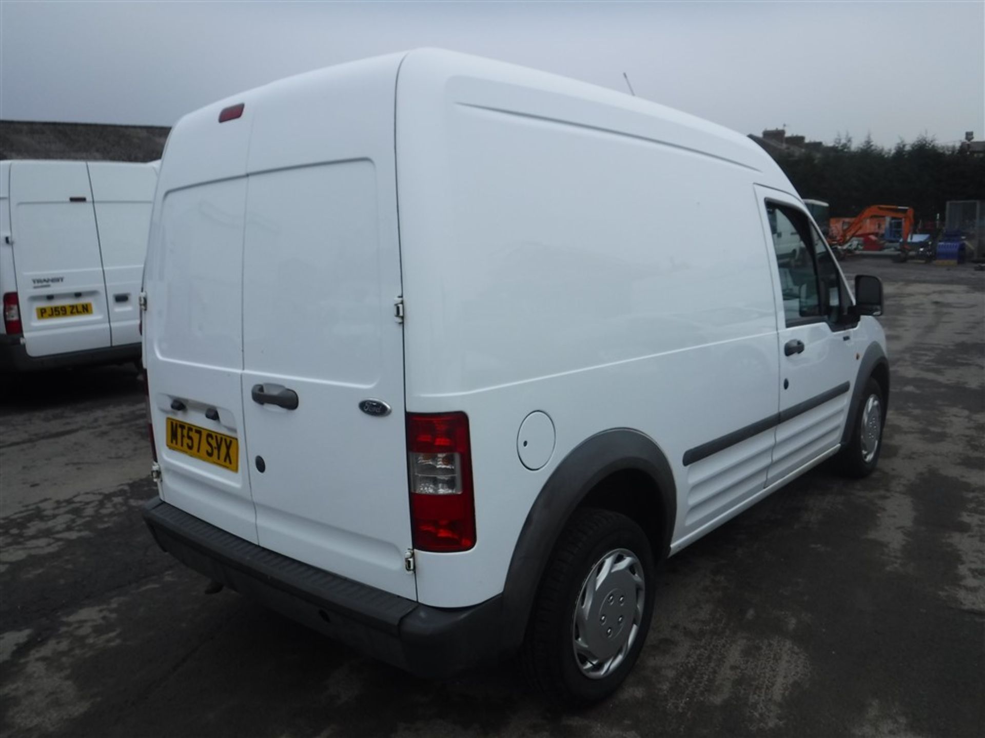 57 reg FORD TRANSIT CONNECT T230 LX110, 1ST REG 12/07, TEST 11/18, 199364M WARRANTED, V5 MAY - Image 4 of 5