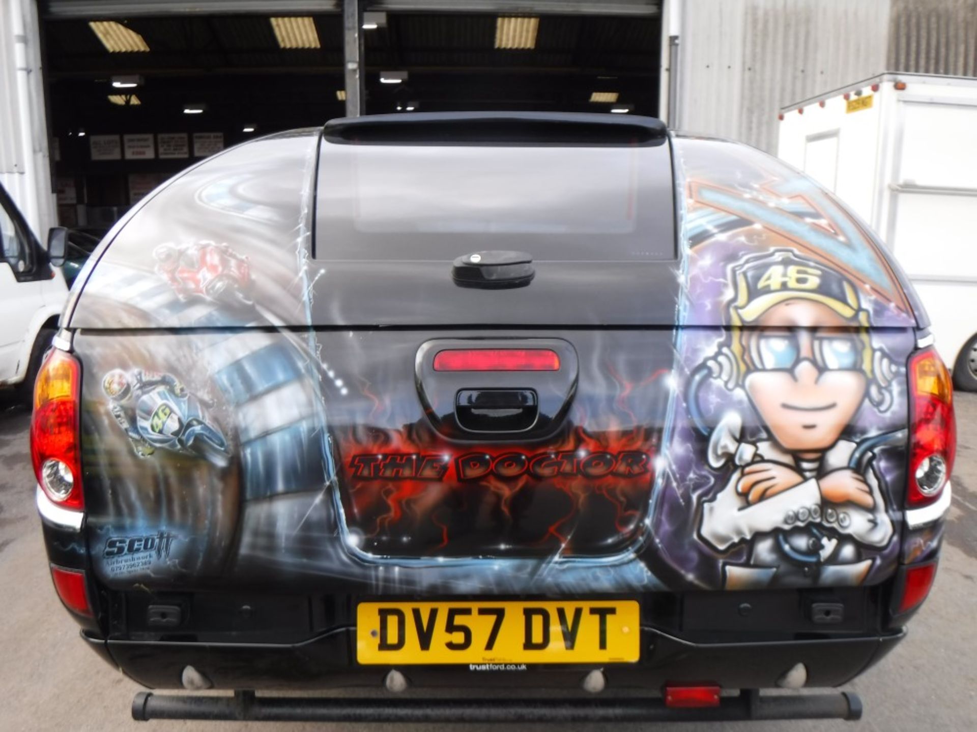 57 reg MITSUBISHI L200 ANIMAL DI-D D/C PICKUP WITH CUSTOMISED VALENTINO ROSSI AIR BRUSHED PAINTWORK, - Image 4 of 6