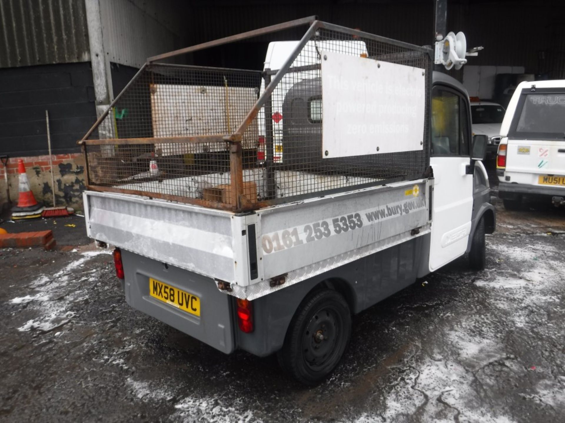 58 reg AXIAM MEGA MULTITRUCK 600E ELECTRIC CAGED TIPPER (DIRECT COUNCIL) 1ST REG 12/08, 24298M - Image 4 of 5