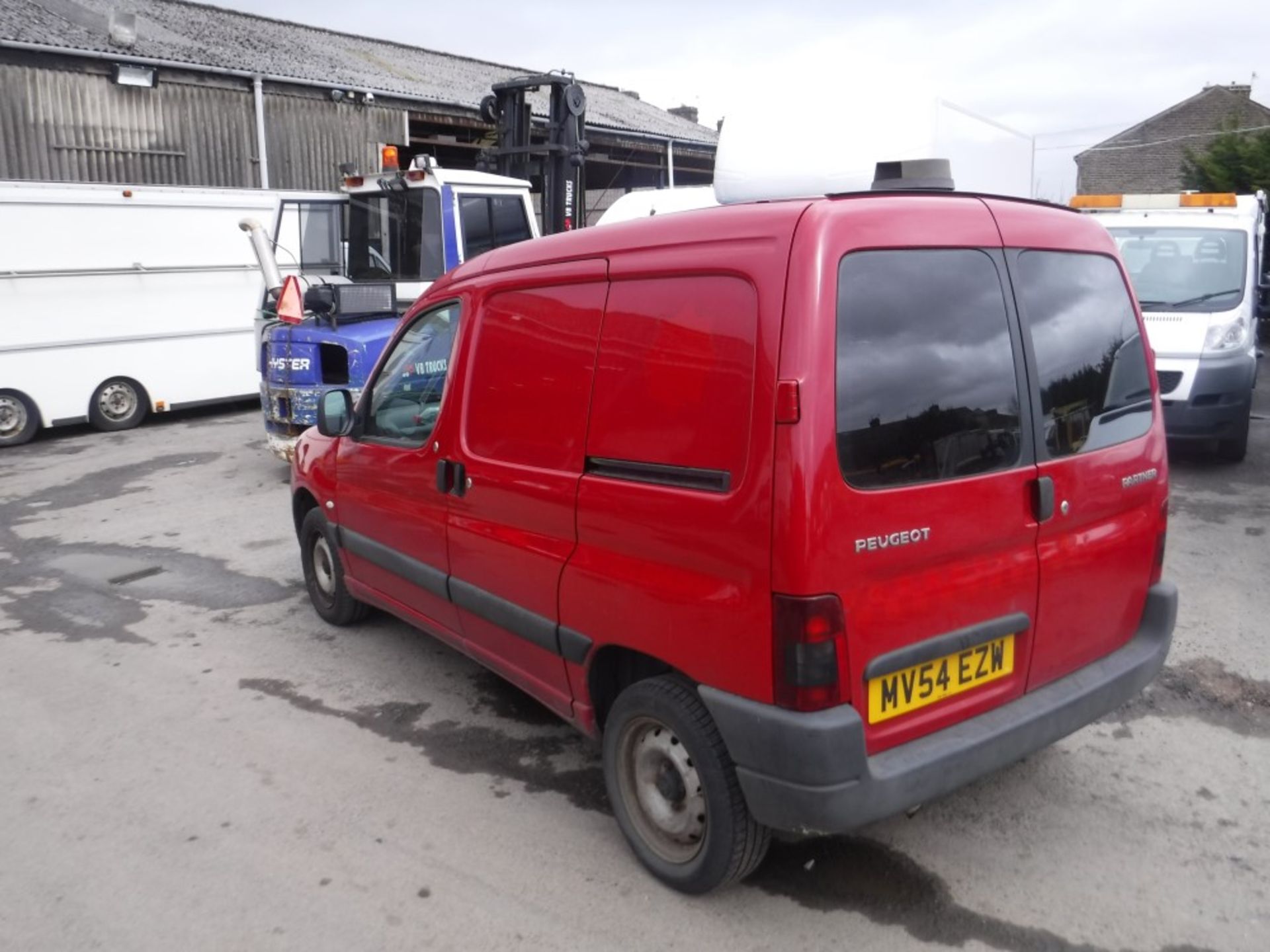 54 reg PEUGEOT PARTNER 600 LX D VAN (DIRECT GTR MANCHESTER FIRE) 1ST REG 01/05, TEST 02/19, 131971M, - Image 4 of 5