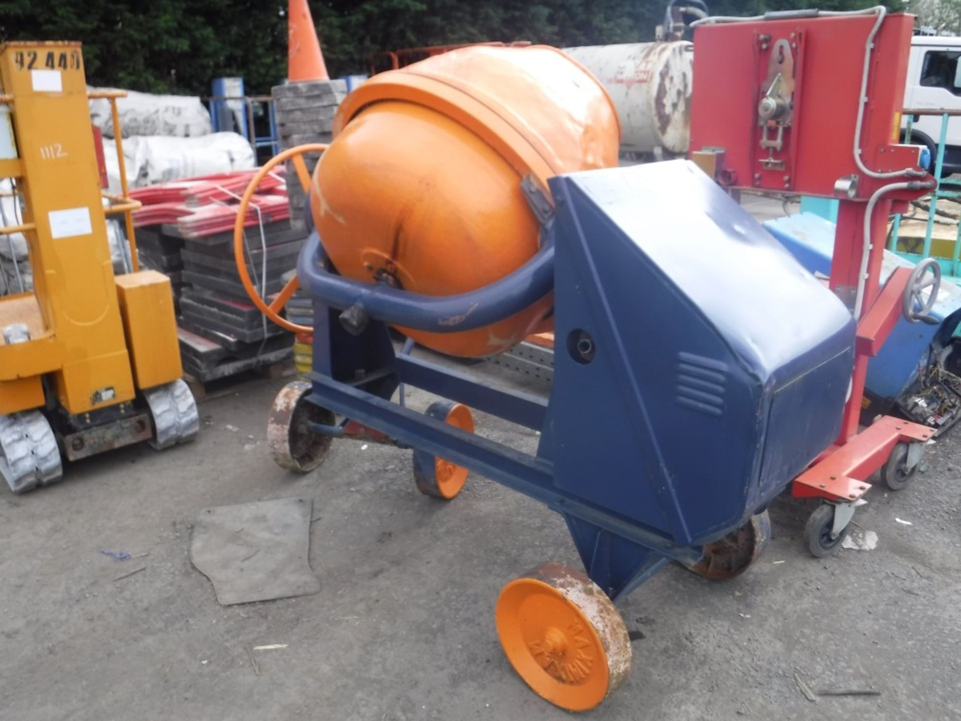 BIG DRUM DIESEL SITE MIXER [NO VAT]