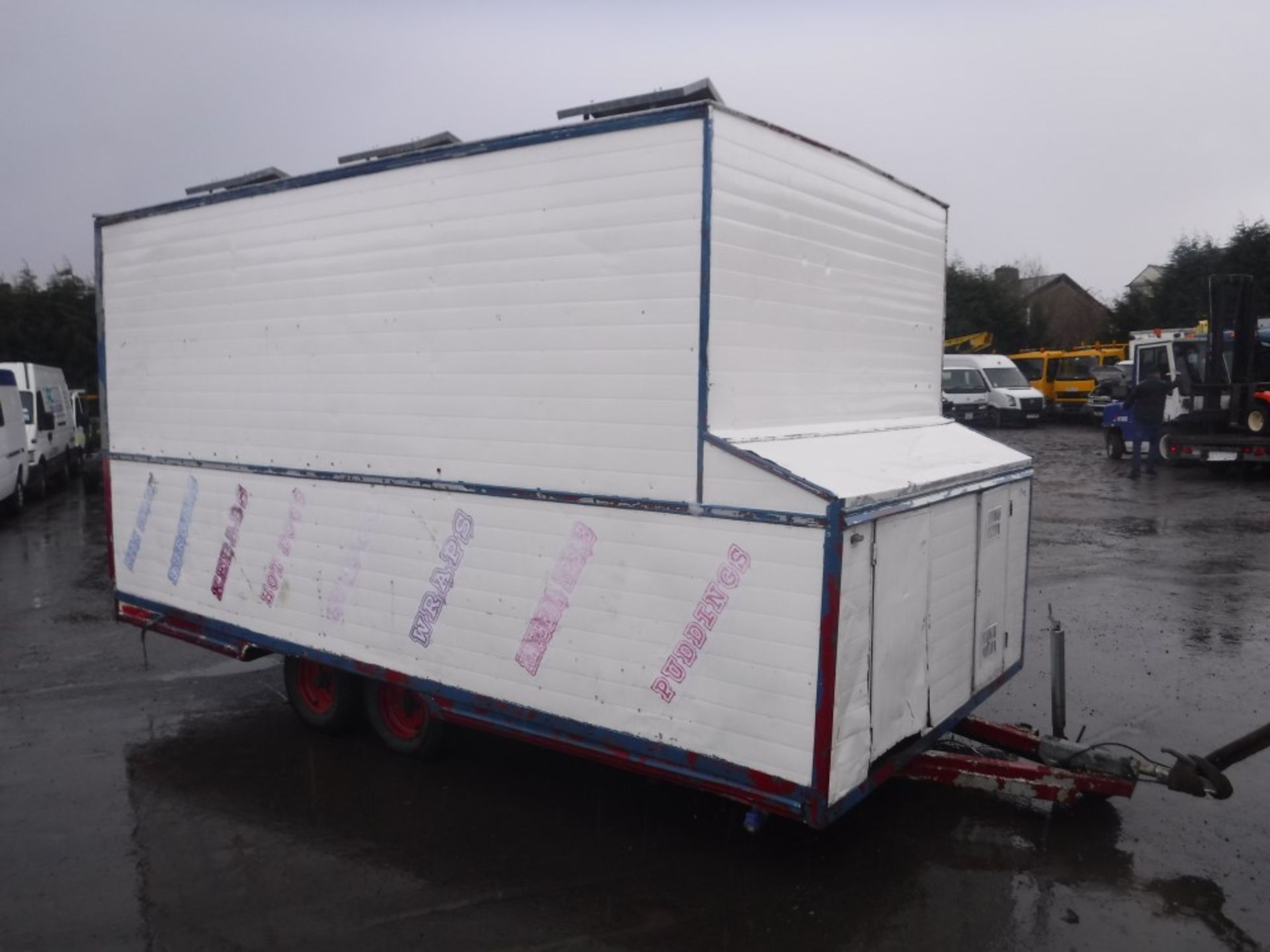 12 ft CATERING TRAILER inc FRIDGE, FRYER, GRILL, SINK, CANOPY & GAS LINE [NO VAT] - Bild 2 aus 5