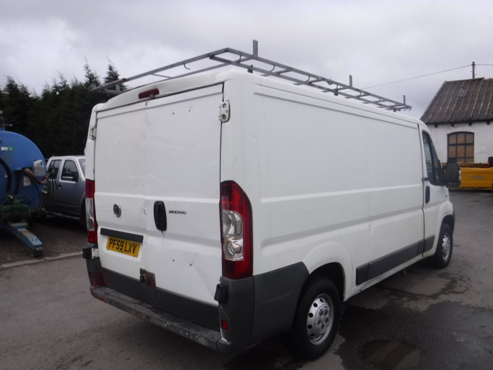 59 reg FIAT DUCATO 30 100 M-JET MWB, 1ST REG 01/10, 164881M NOT WARRANTED, V5 HERE, 1 FORMER - Image 4 of 5