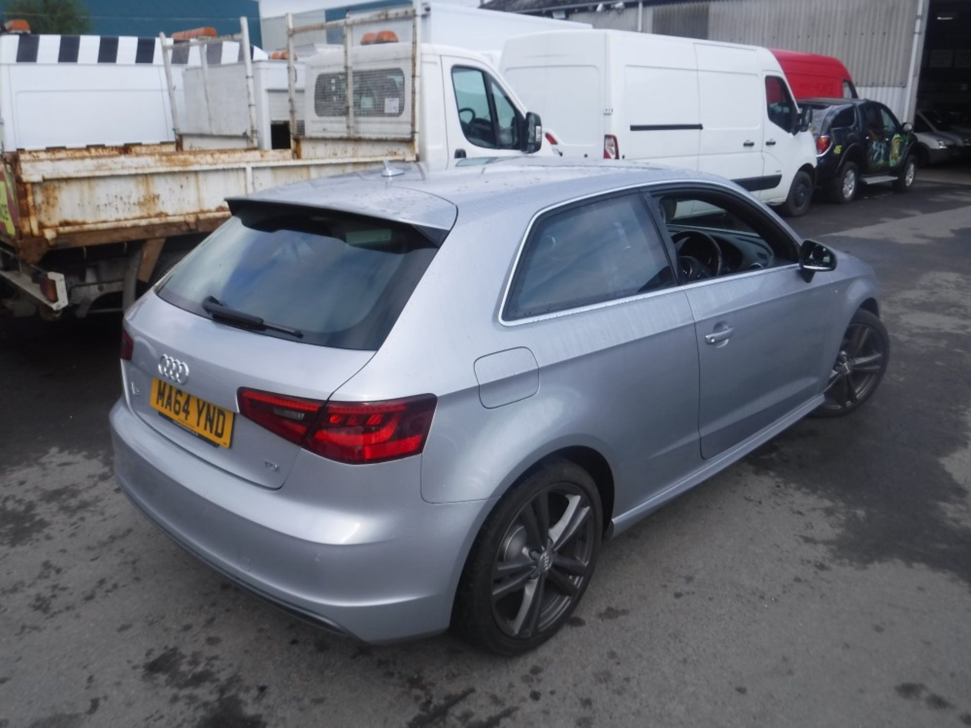 64 reg AUDI A3 S LINE TDI, 1ST REG 09/14, TEST 10/18, 74806M, V5 HERE, 1 OWNER FROM NEW [NO VAT] - Image 4 of 5