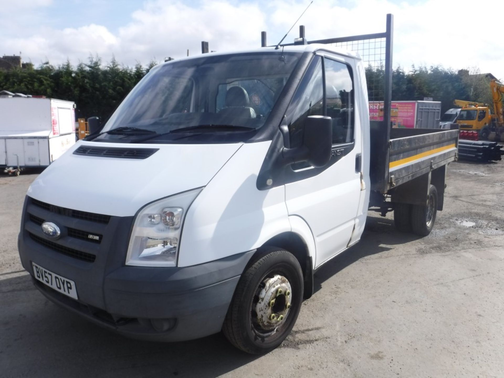 57 reg FORD TRANSIT 100 T350M RWD TIPPER, 1ST REG 11/07, TEST 01/19, 102018M WARRANTED, V5 HERE, 1 - Image 2 of 5