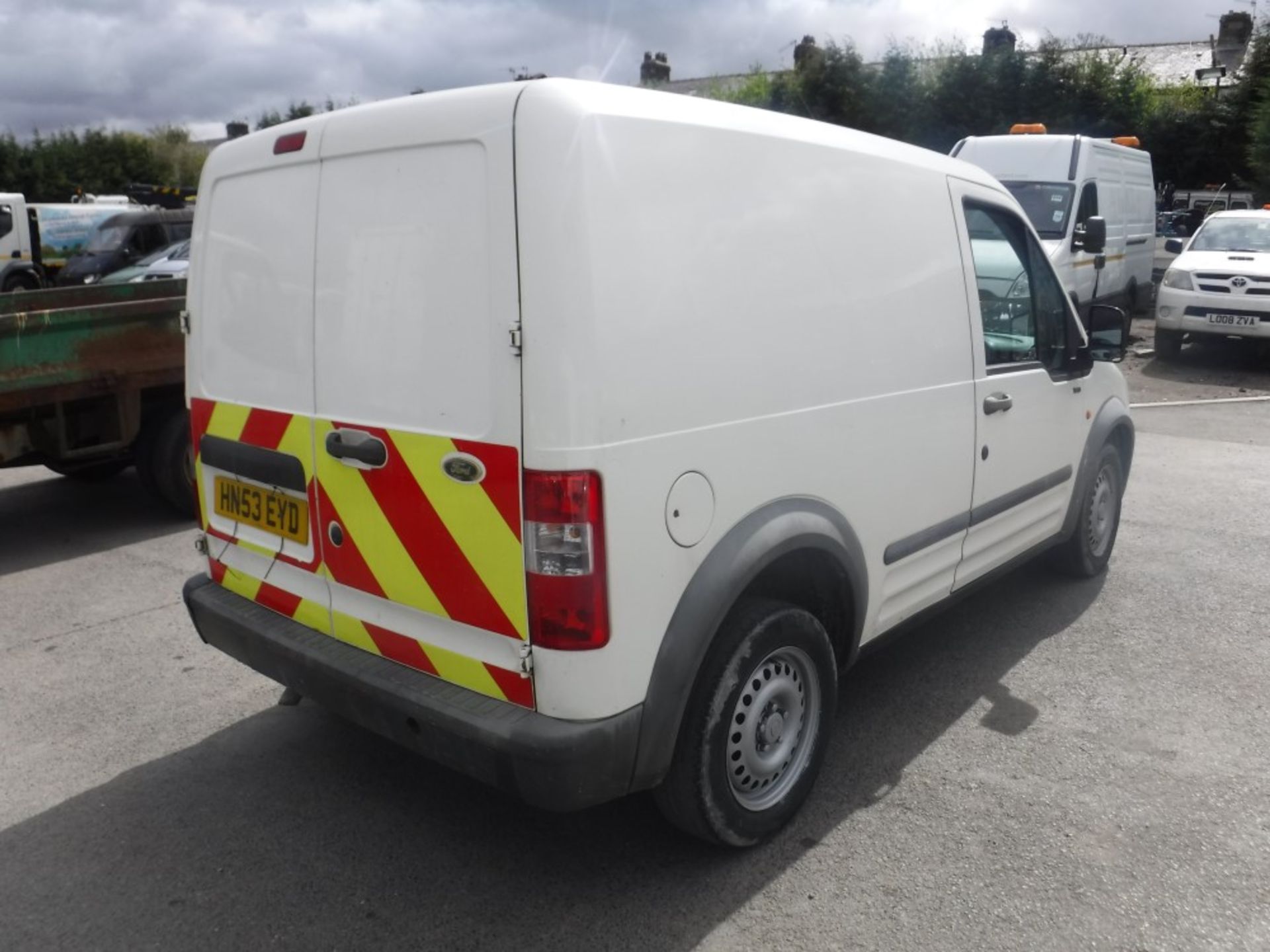 53 reg FORD TRANSIT CONNECT L200 TD SWB VAN, 1ST REG 10/03, TEST 07/18, 224843M NOT WARRANTED, V5 - Image 4 of 5