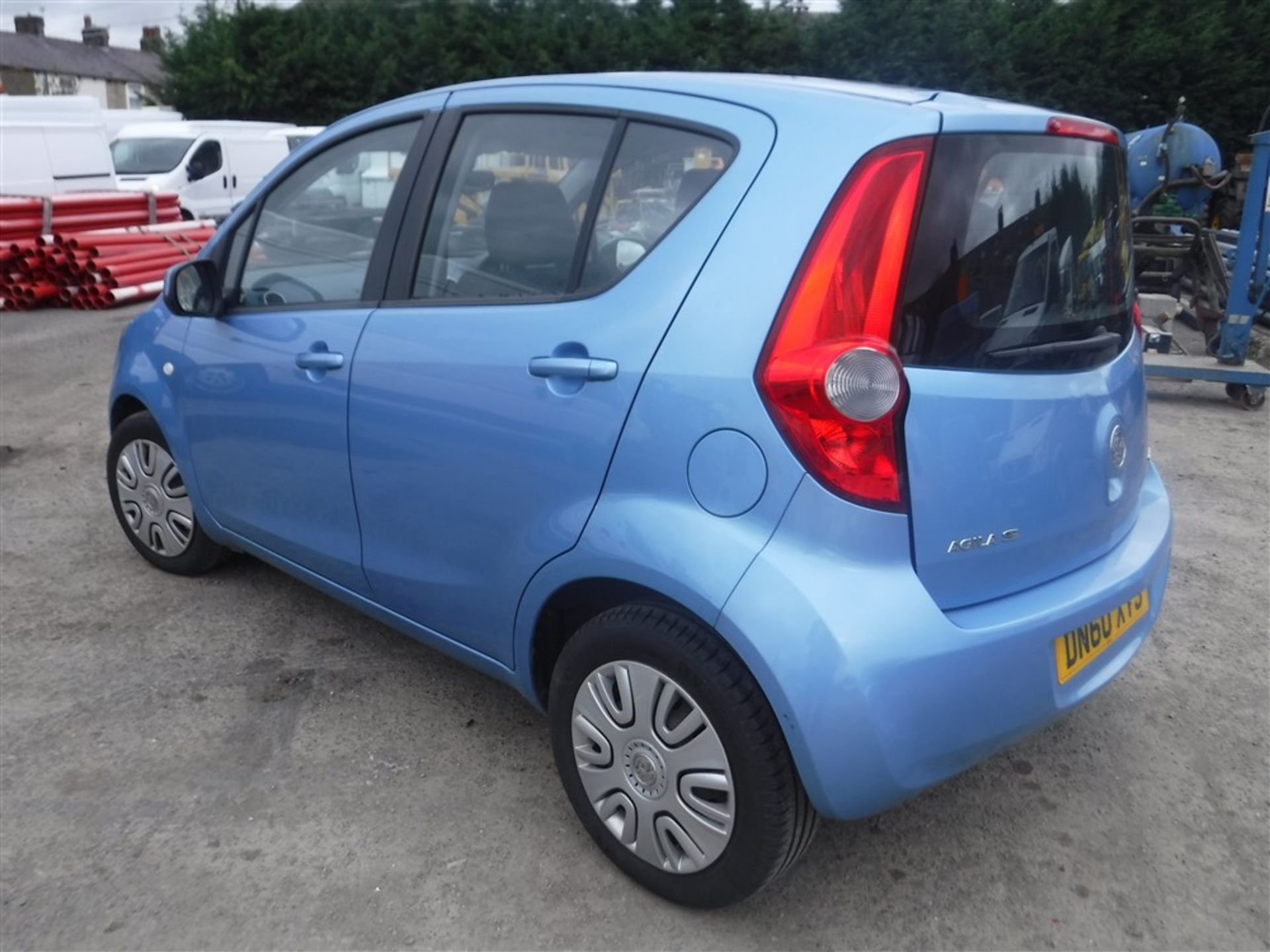 60 reg VAUXHALL AGILA S HATCHBACK (DIRECT COUNCIL) 1ST REG 12/10, TEST 10/18, 57204M, V5 HERE, 1 - Image 3 of 5