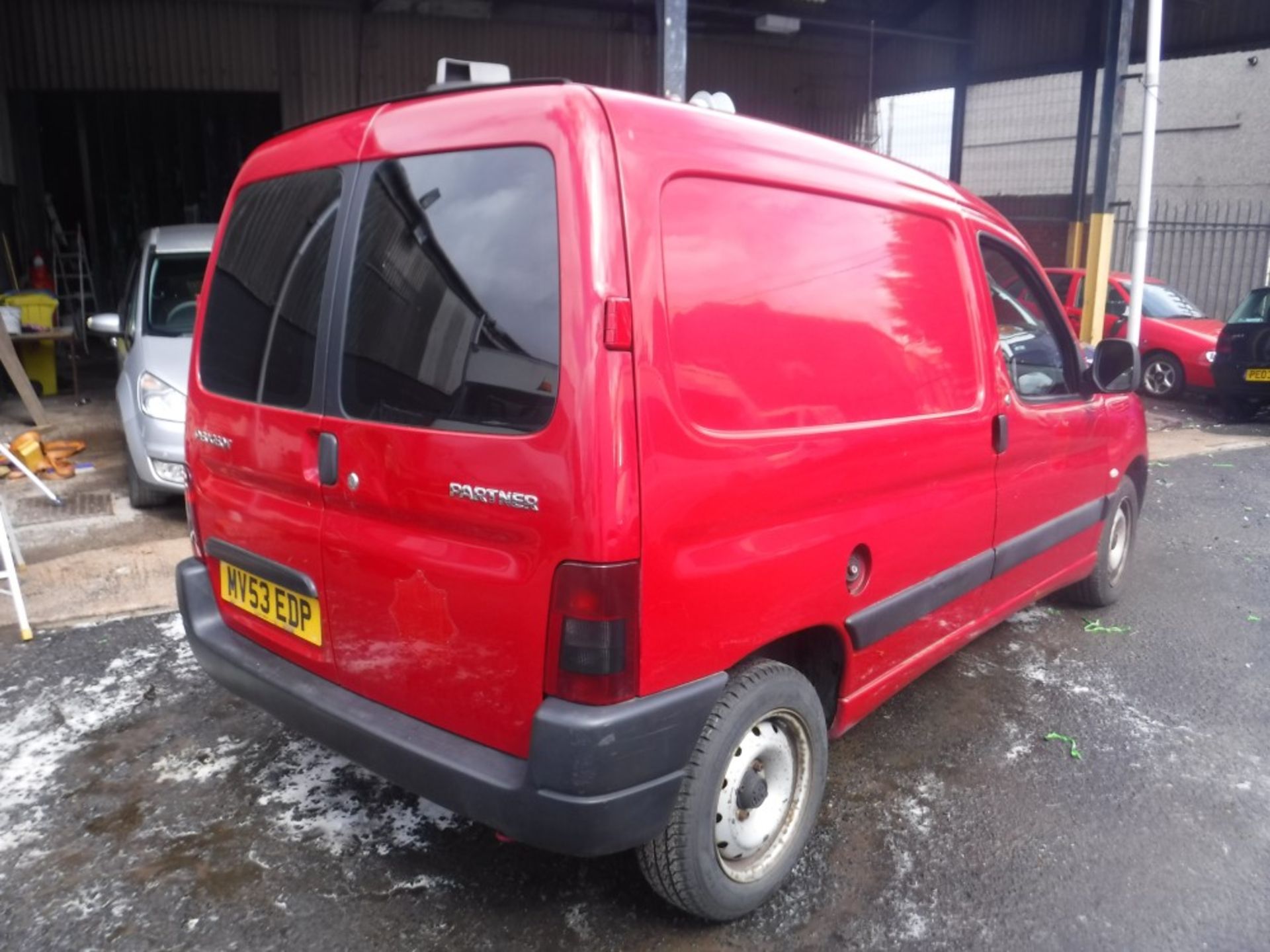 53 reg PEUGEOT PARTNER 600 LX D VAN (DIRECT GTR M/C FIRE) 1ST REG 10/03, TEST 07/18, 50174M, V5 - Image 4 of 5