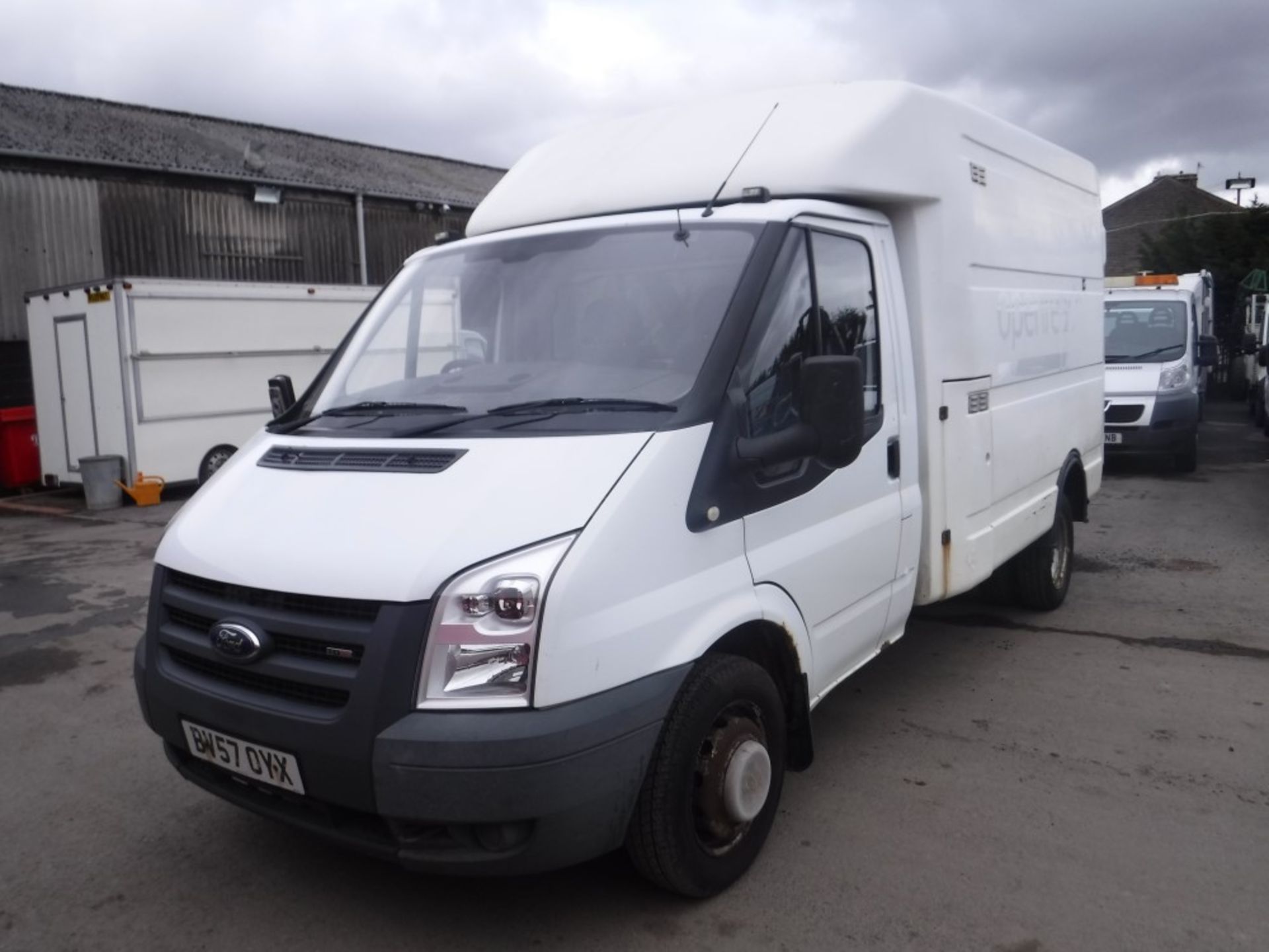 57 reg FORD TRANSIT 100 T350M RWD BOX VAN, 1ST REG 11/07, TEST 08/18, 89066M WARRANTED, V5 HERE, 1 - Image 2 of 5