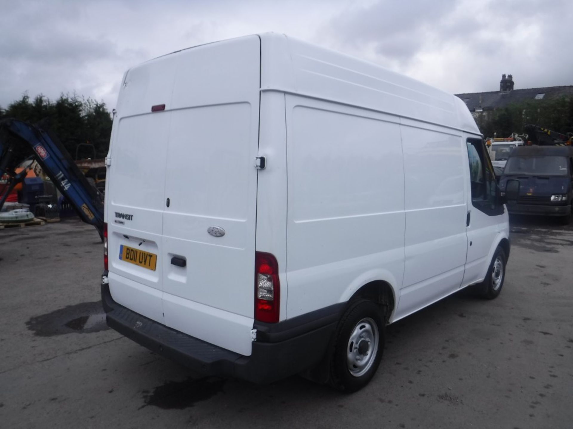 11 reg FORD TRANSIT 115 T300 SWB, 1ST REG 05/11, TEST 06/18, 153152M NOT WARRANTED, V5 HERE, 1 - Image 4 of 5