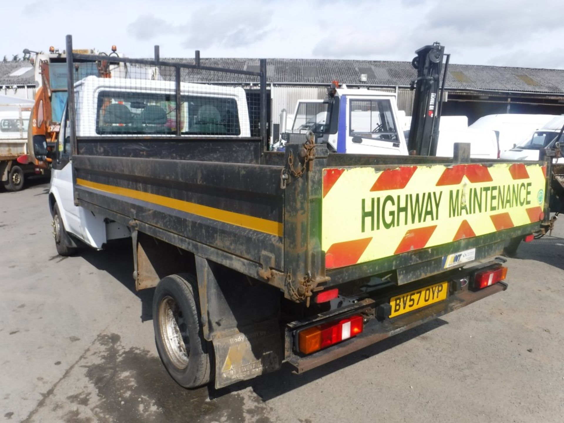 57 reg FORD TRANSIT 100 T350M RWD TIPPER, 1ST REG 11/07, TEST 01/19, 102018M WARRANTED, V5 HERE, 1 - Image 3 of 5