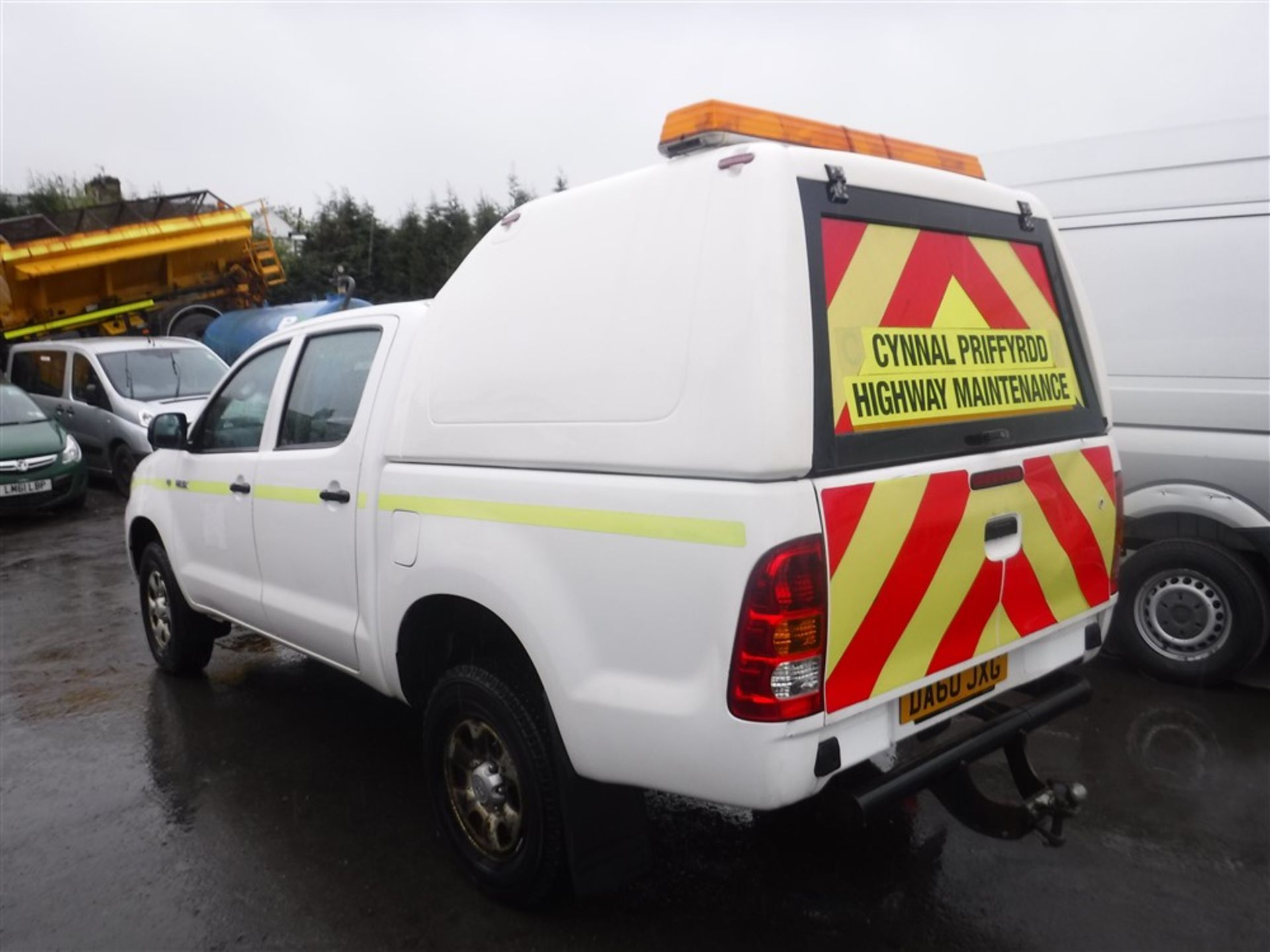 60 reg TOYOTA HI-LUX HL2 D-4D 4 X 4 PICKUP (DIRECT COUNCIL) 1ST REG 01/11, TEST 02/19, 154564M, V5 - Image 3 of 5