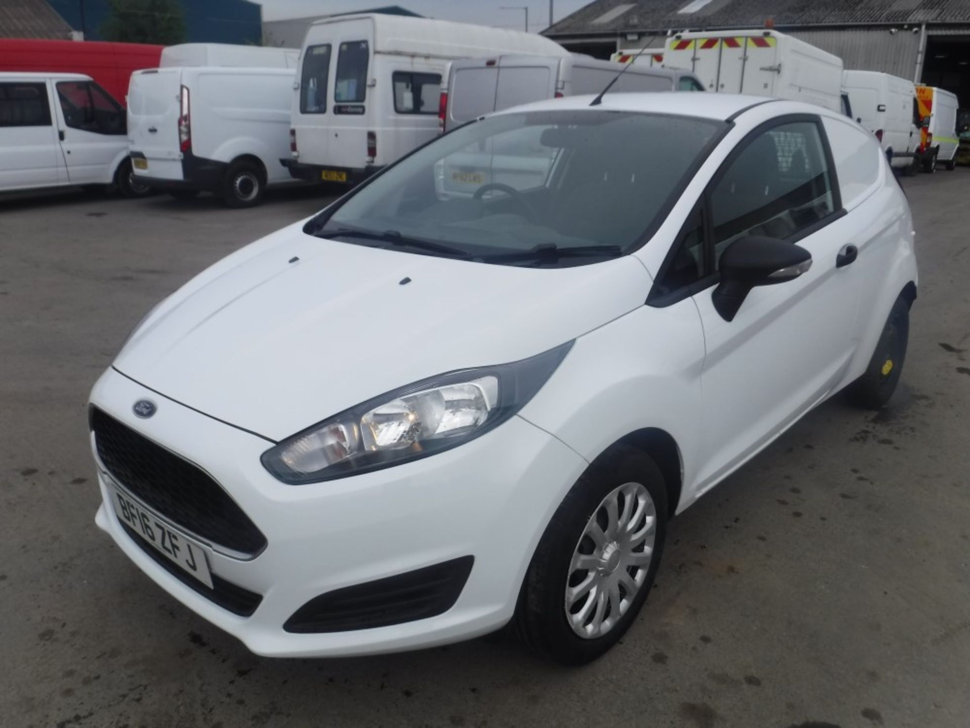 16 reg FORD FIESTA BASE TDCI VAN, 1ST REG 04/16, 81081M, V5 HERE, 1 OWNER FROM NEW [+ VAT] - Image 2 of 5