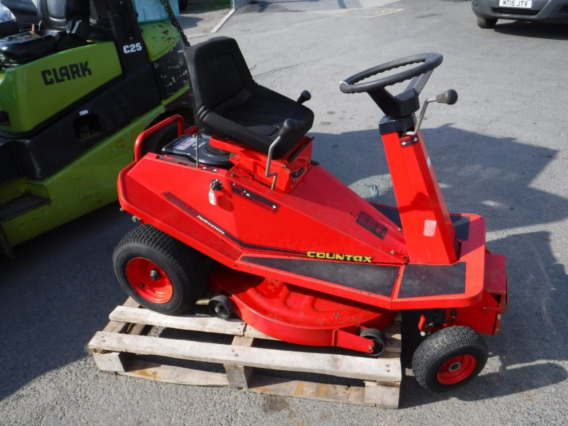 COUNTAX RIDE ON MOWER C/W TRAILER [+ VAT]