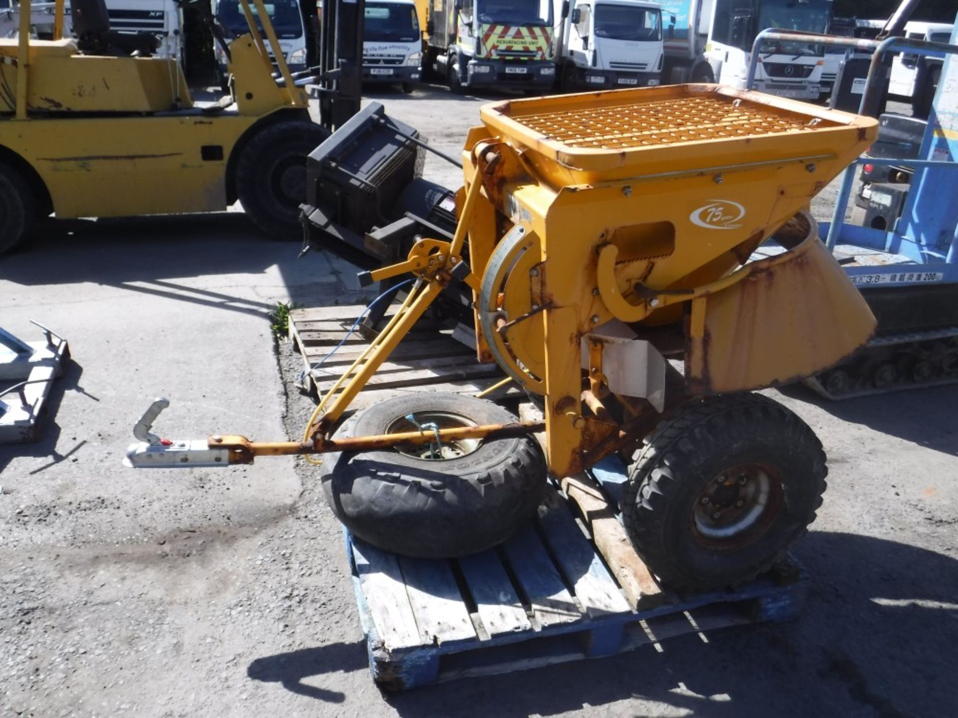 TRAILERED SALT SPREADER [NO VAT]