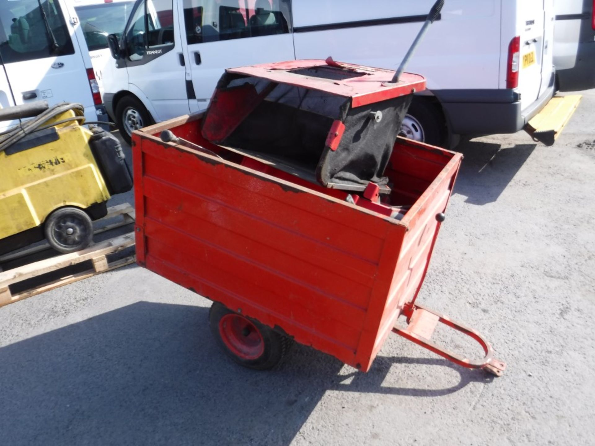 COUNTAX RIDE ON MOWER C/W TRAILER [+ VAT] - Image 3 of 3