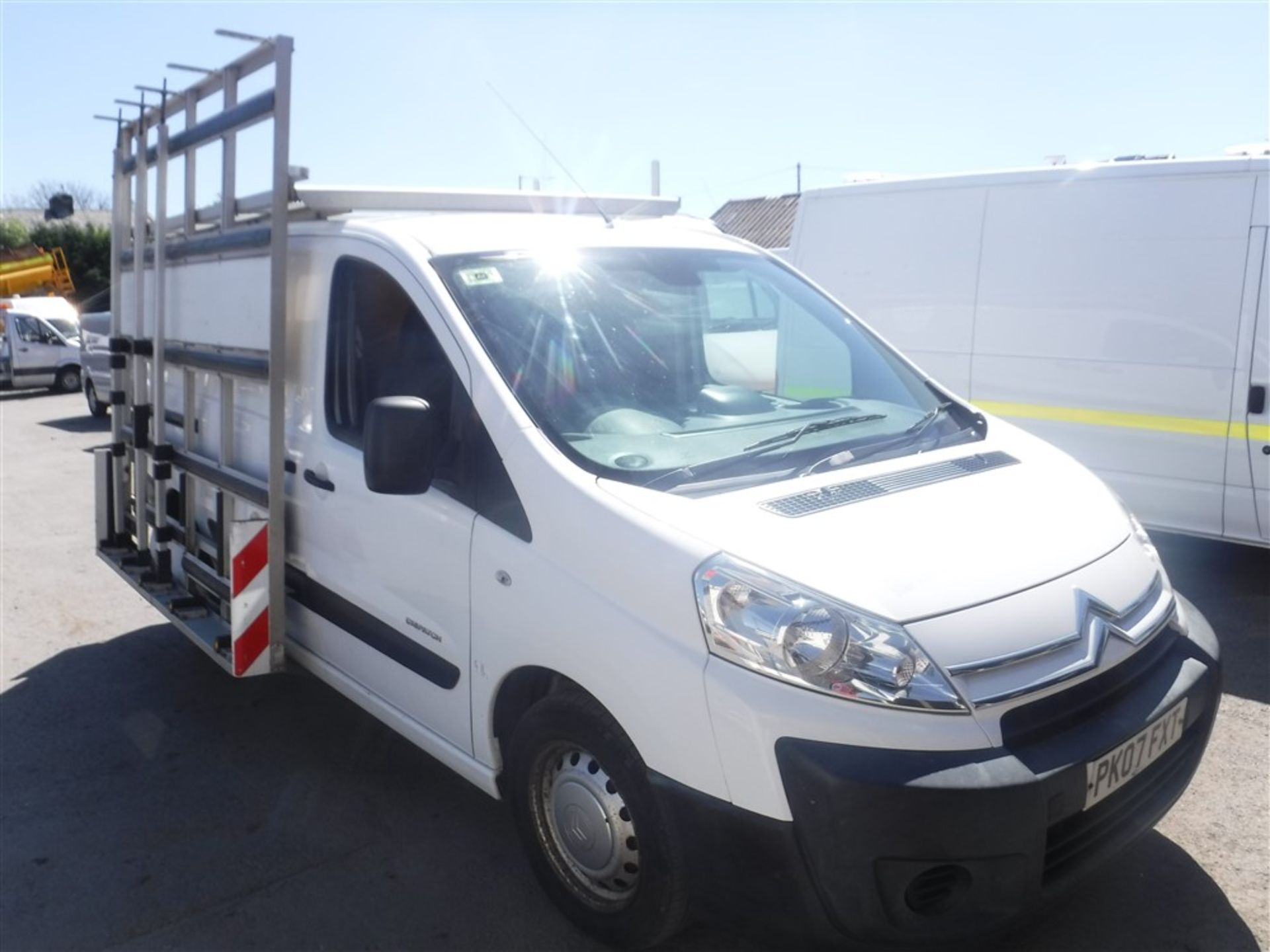 07 reg CITROEN DISPATCH 1000 HDI 120 SWB C/W GLASS RACKS, 1ST REG 04/07, TEST 05/19, 196837M