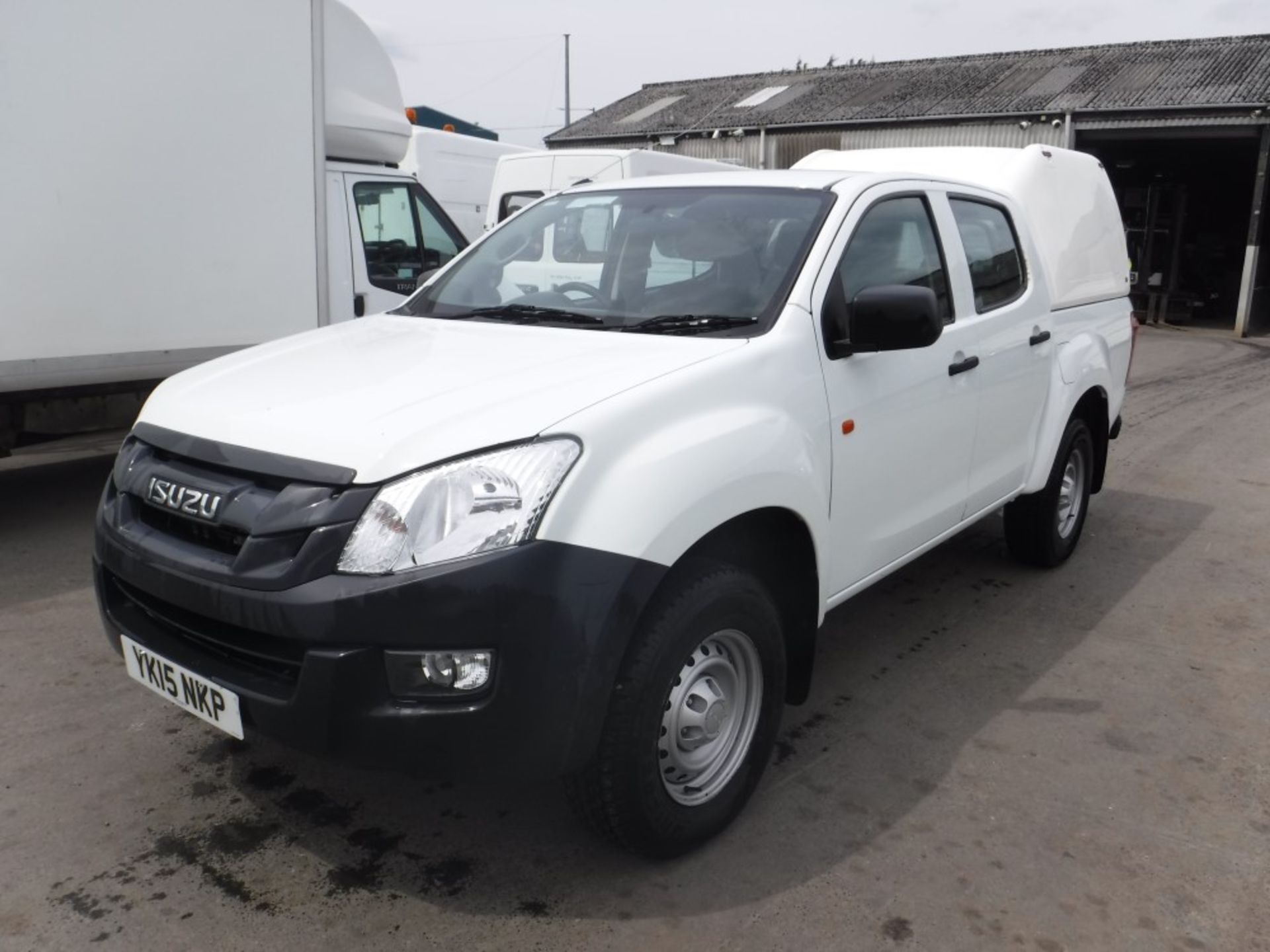 15 reg ISUZU D-MAX D/C TD PICKUP, 1ST REG 03/15, TEST 03/19, 101798M WARRANTED, V5 HERE, 1 OWNER - Bild 2 aus 5