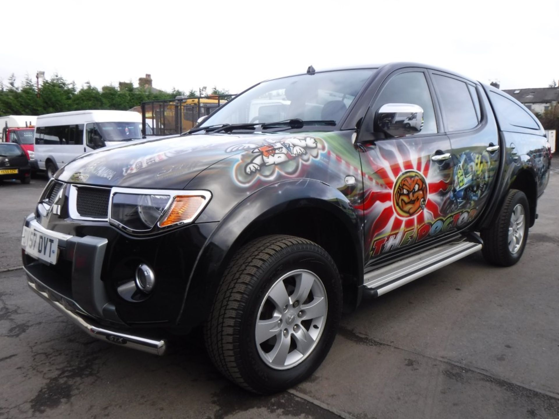 57 reg MITSUBISHI L200 ANIMAL DI-D D/C PICKUP WITH CUSTOMISED VALENTINO ROSSI AIR BRUSHED PAINTWORK, - Image 2 of 6