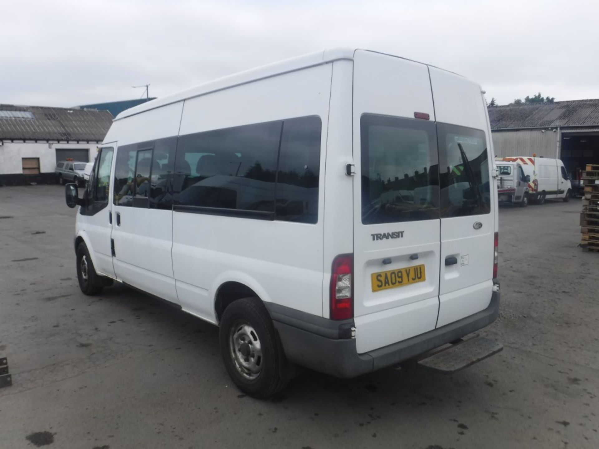 09 reg FORD TRANSIT T370 15S RWD MINIBUS, 1ST REG 03/09, TEST 02/19, 166052M NOT WARRANTED, V5 HERE, - Image 3 of 6