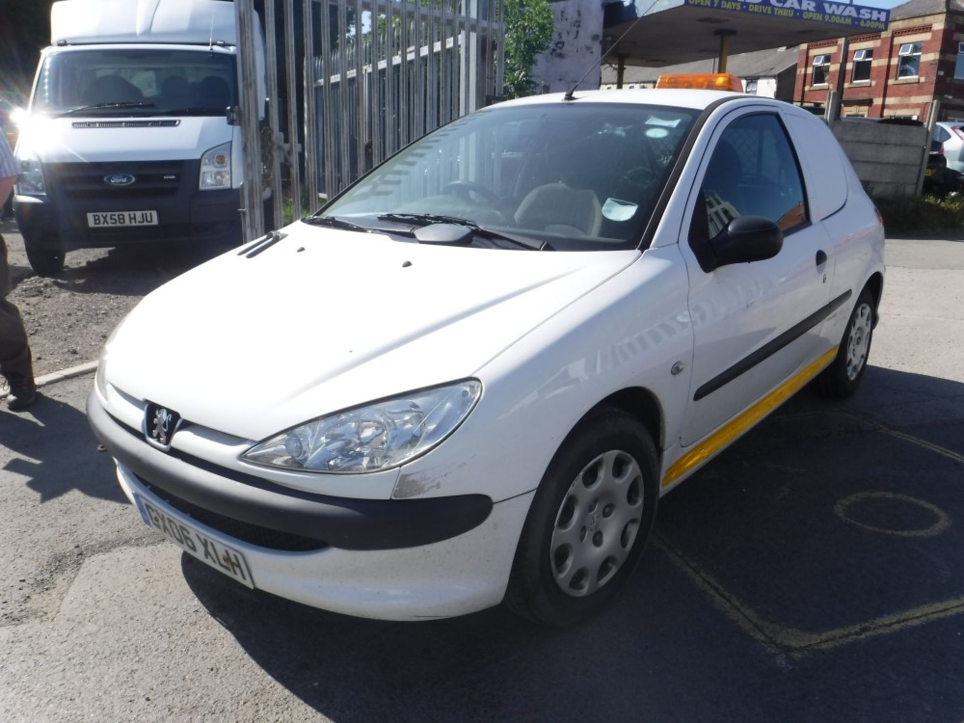 06 reg PEUGEOT 206 TD VAN, 1ST REG 03/06, TEST 01/19, 97000M WARRANTED, PART V5 - NO GREEN SLIP, 1 - Image 2 of 5