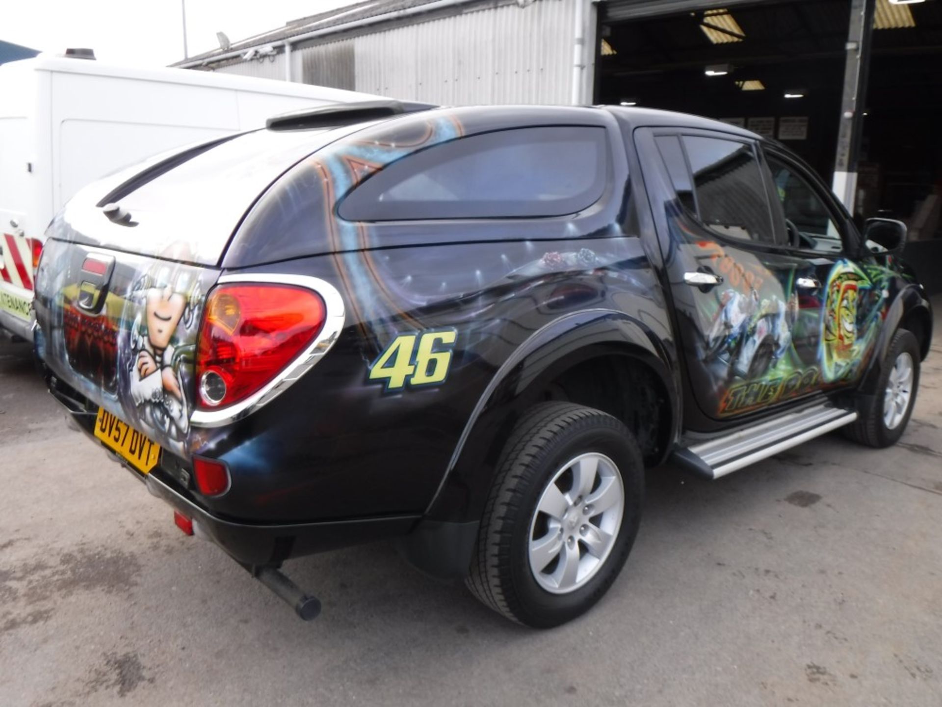 57 reg MITSUBISHI L200 ANIMAL DI-D D/C PICKUP WITH CUSTOMISED VALENTINO ROSSI AIR BRUSHED PAINTWORK, - Image 5 of 6