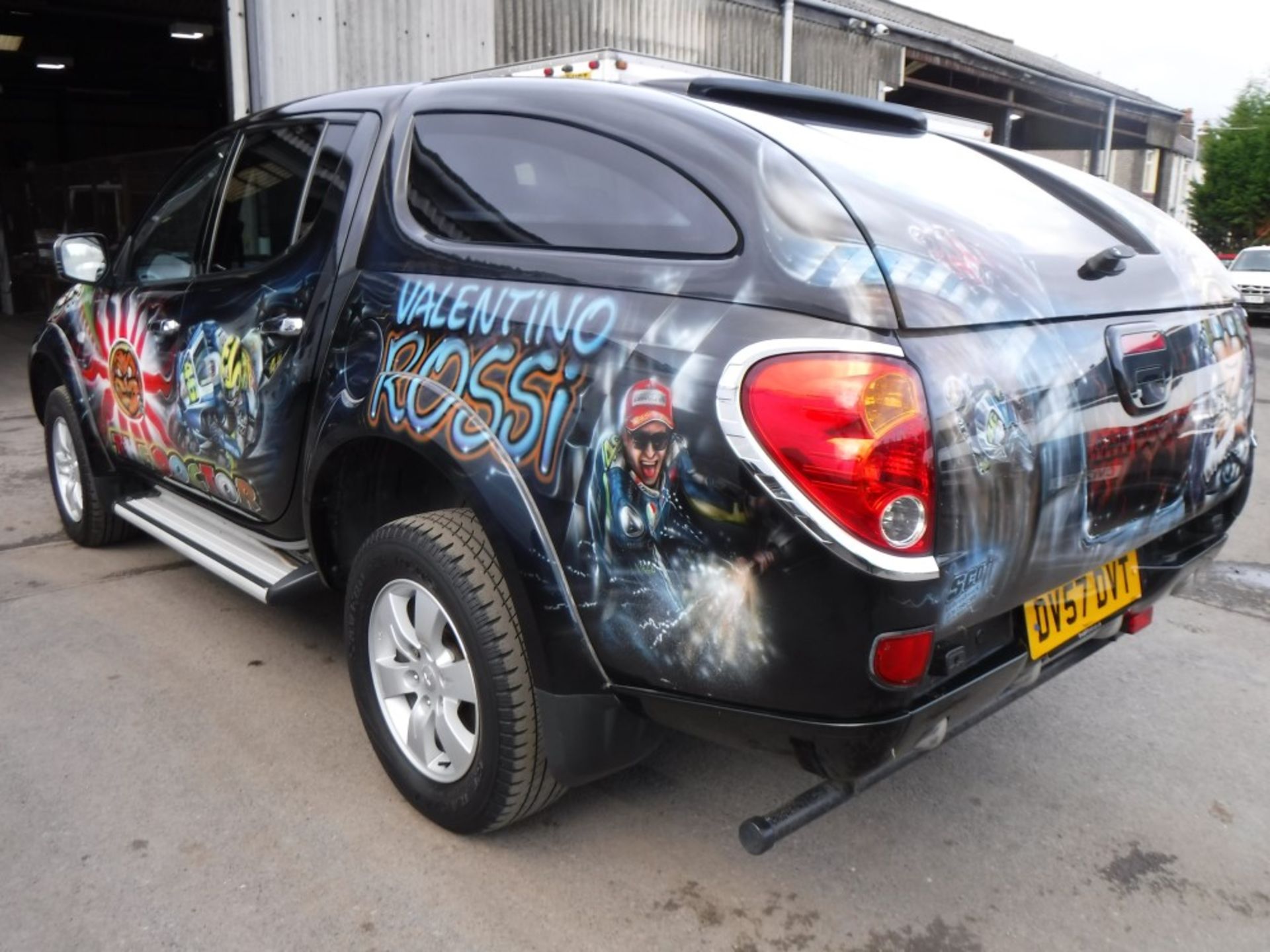 57 reg MITSUBISHI L200 ANIMAL DI-D D/C PICKUP WITH CUSTOMISED VALENTINO ROSSI AIR BRUSHED PAINTWORK, - Image 3 of 6
