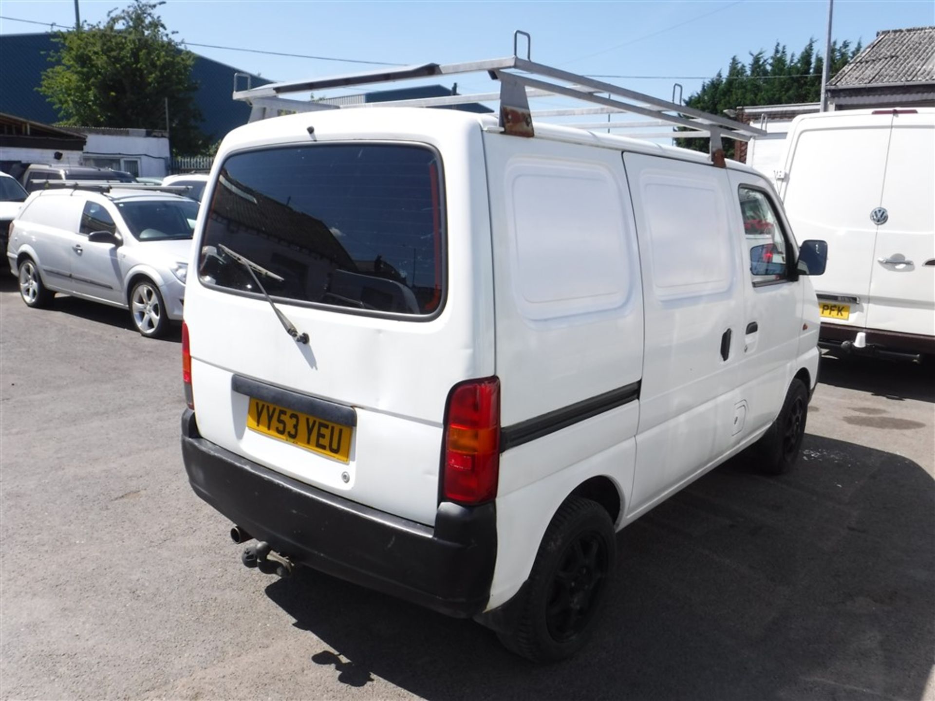 03 reg SUZUKI CARRY VAN, 1ST REG 12/03, 97031M NOT WARRANTED, V5 HERE, 5 FORMER KEEPERS [NO VAT] - Image 4 of 5