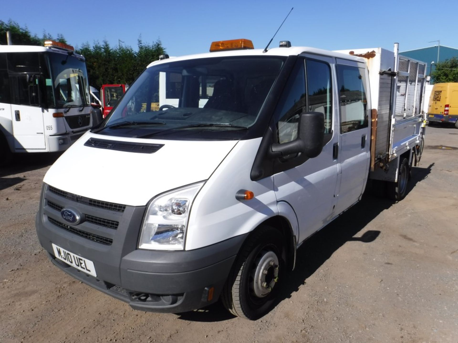 10 reg FORD TRANSIT TIPPER T350L D/C RWD TIPPER (DIRECT COUNCIL) 1ST REG 07/10, TEST 06/19, 46165M - Image 2 of 5